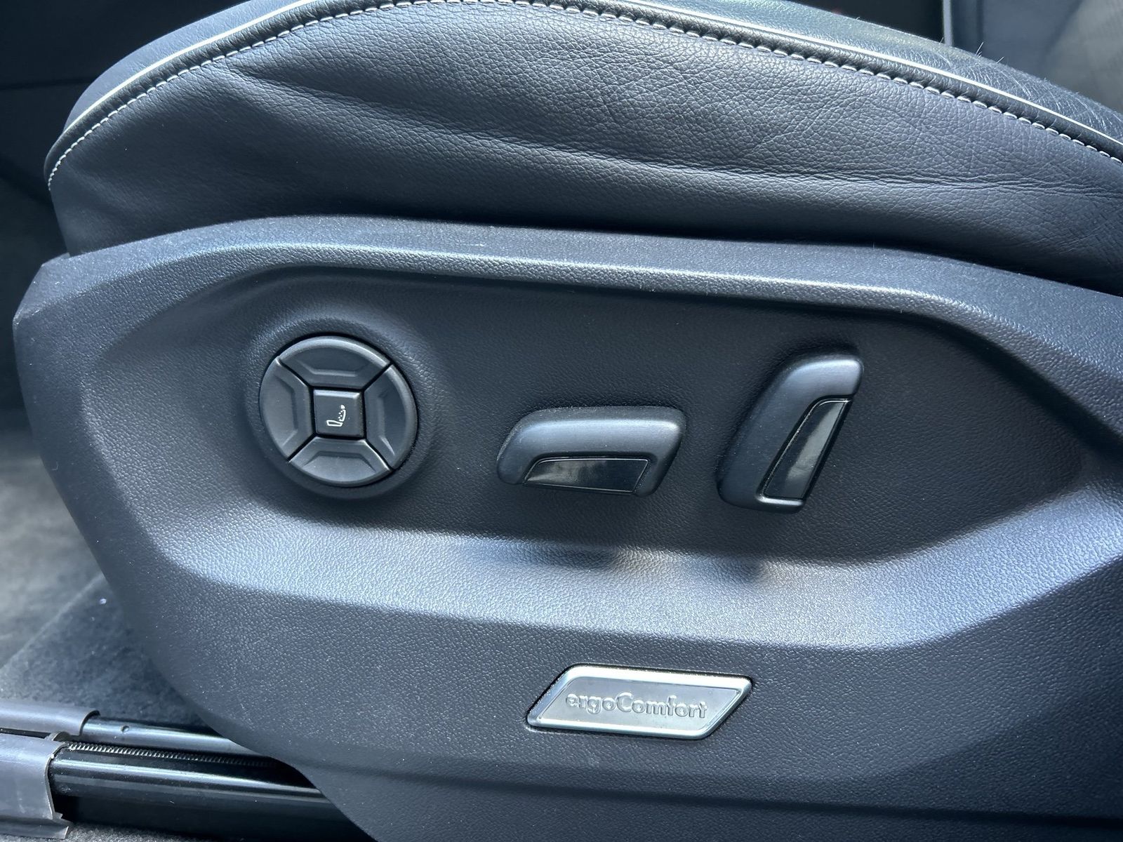 Fahrzeugabbildung Volkswagen Touareg 3.0 TDI 4Motion tiptronic Elegance AHK