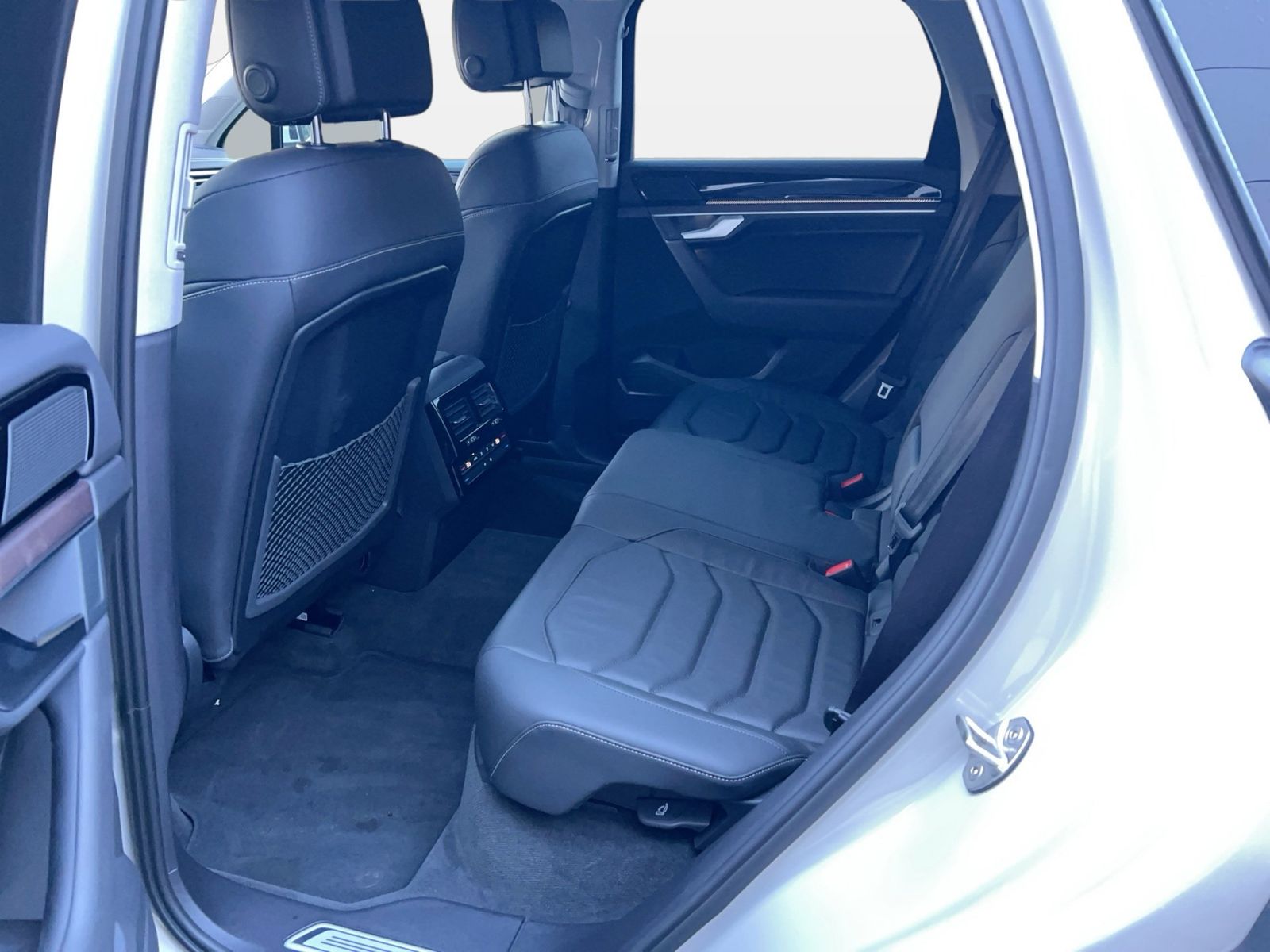 Fahrzeugabbildung Volkswagen Touareg 3.0 TDI 4Motion Elegance IQ.Light|AHK