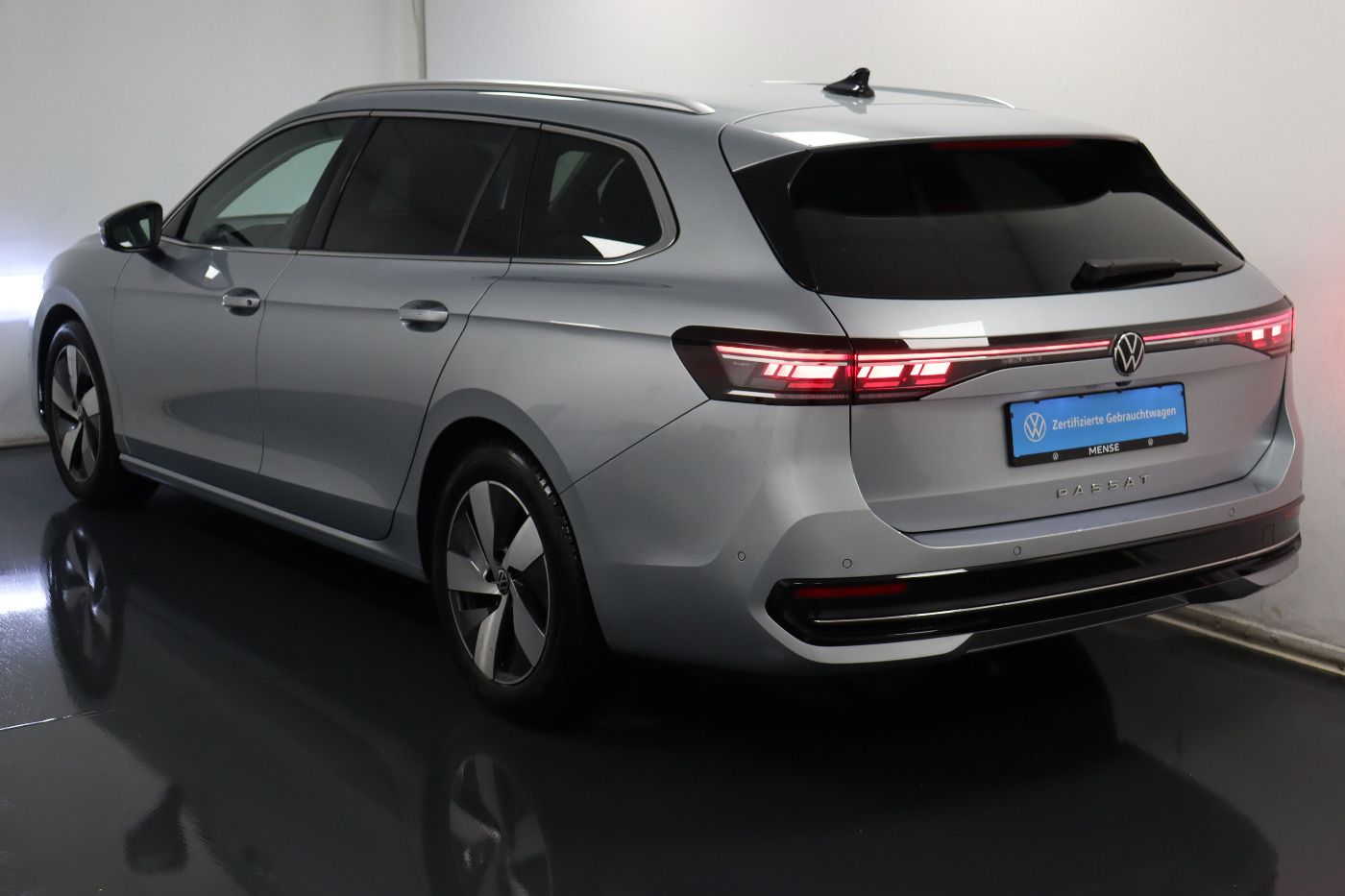 Fahrzeugabbildung Volkswagen Passat Variant 2.0 TDI DSG Elegance IQ.Light|AHK