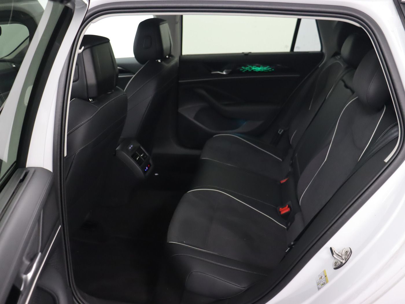 Fahrzeug autohaus mense Fahrzeugabbildung Volkswagen Passat Variant 2.0 TDI DSG Elegance IQ.Light|AHK