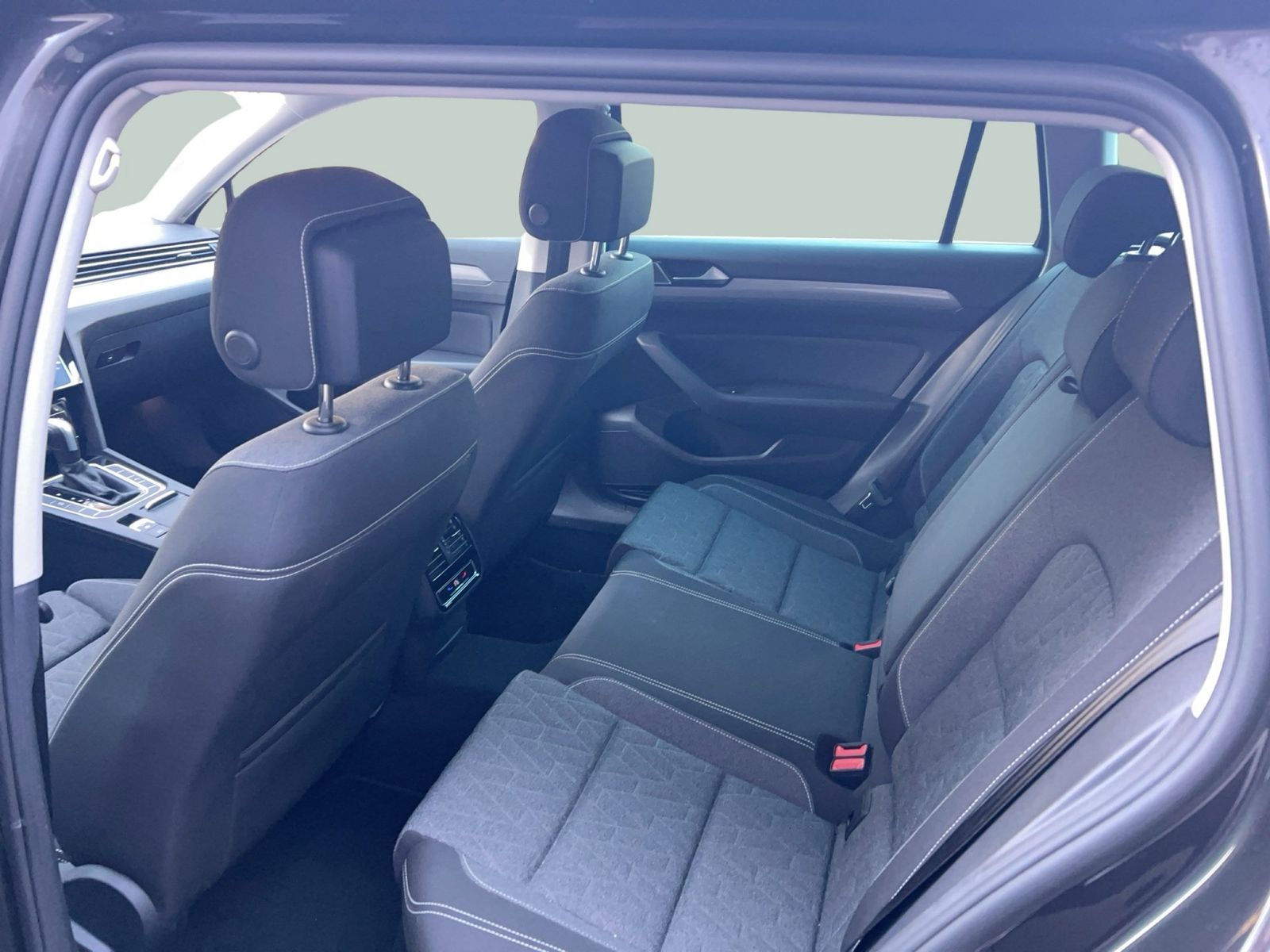 Fahrzeug autohaus mense Fahrzeugabbildung Volkswagen Passat Variant Business 2.0 TDI DSG Business AHK