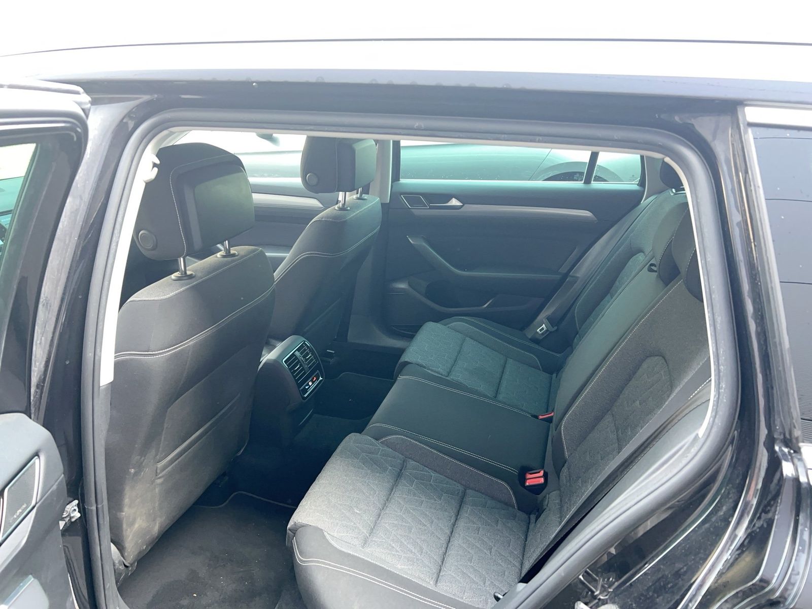 Fahrzeugabbildung Volkswagen Passat Variant 2.0 TDI DSG Business IQ.Light|h/k
