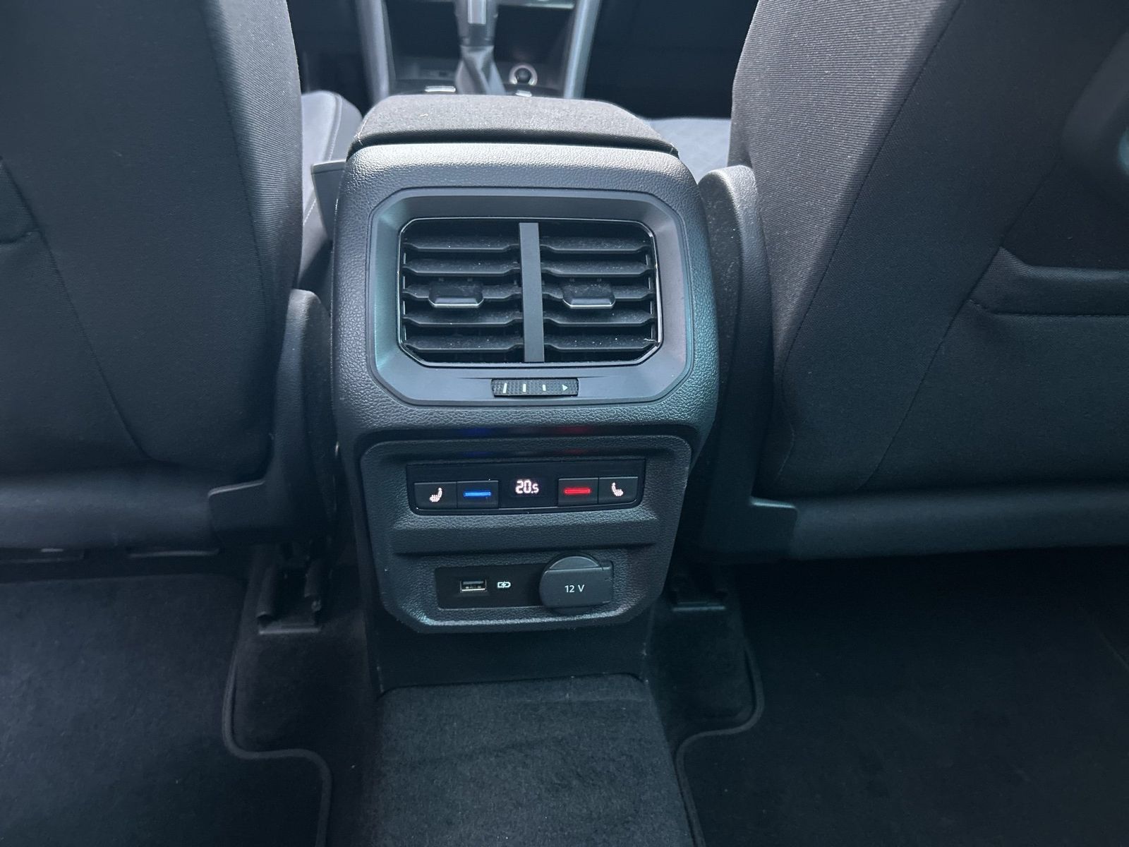 Fahrzeugabbildung Volkswagen Tiguan 2.0 TSI DSG R-Line CarPlay|AHK|Pano|SD|LM