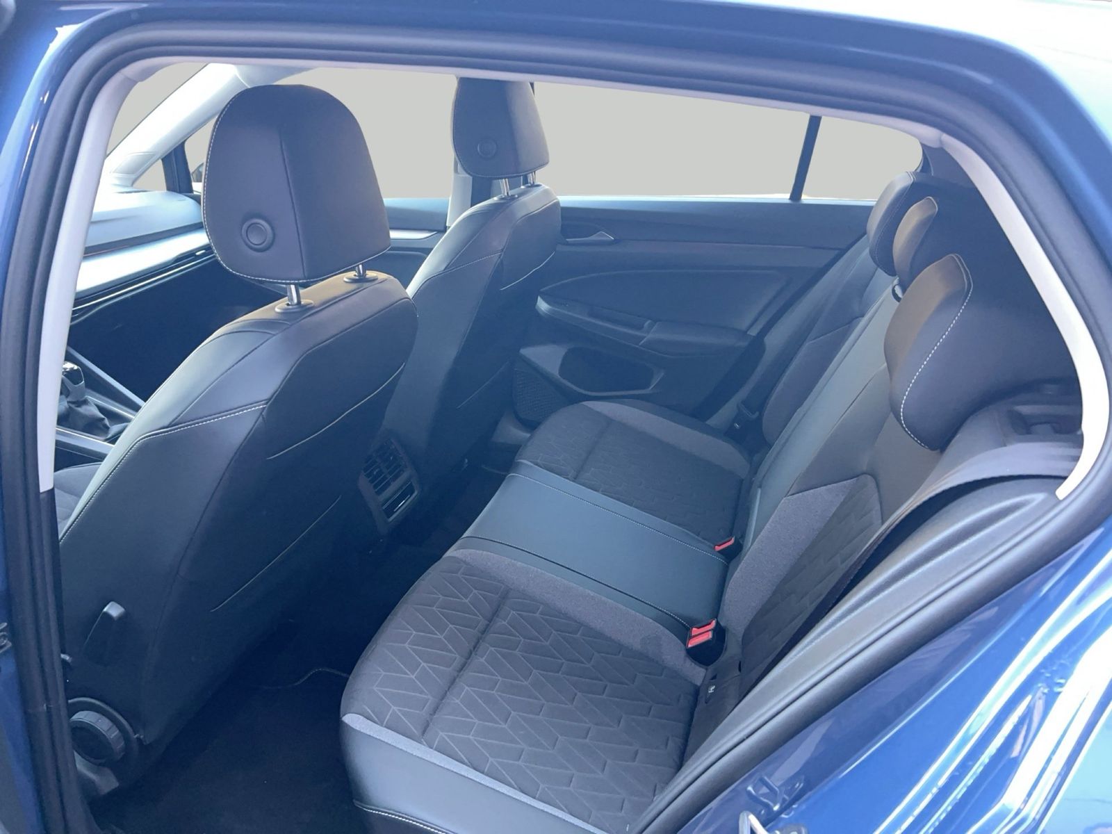 Fahrzeug autohaus mense Fahrzeugabbildung Volkswagen Golf VIII 1.5 TSI Life Goal CarPlay|AHK|ACC|LED