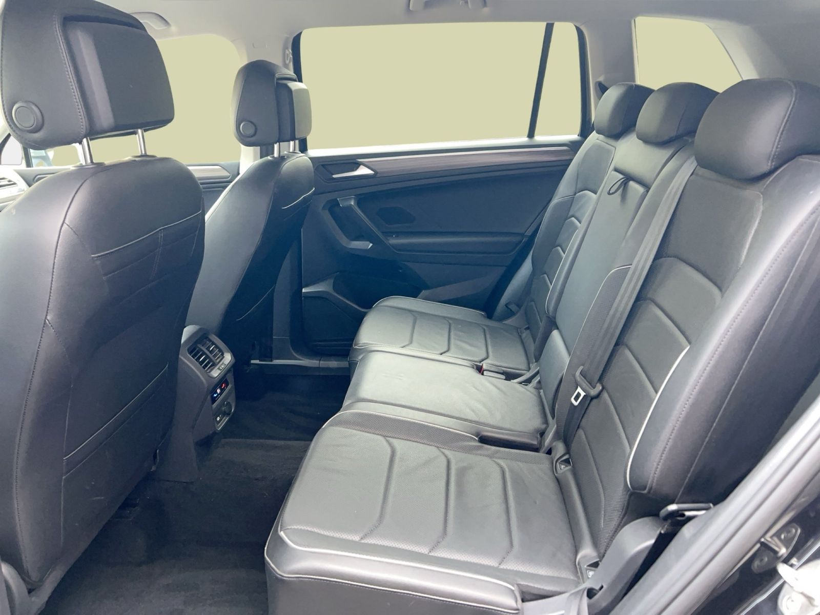 Fahrzeugabbildung Volkswagen Tiguan Allspace 2.0 TDI Life AHK|ACC|Bel.Sitz|LM