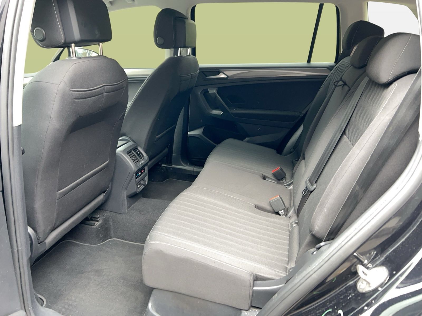 Fahrzeugabbildung Volkswagen Tiguan Allspace 2.0 TSI 4Motion DSG Life AHK|HUD