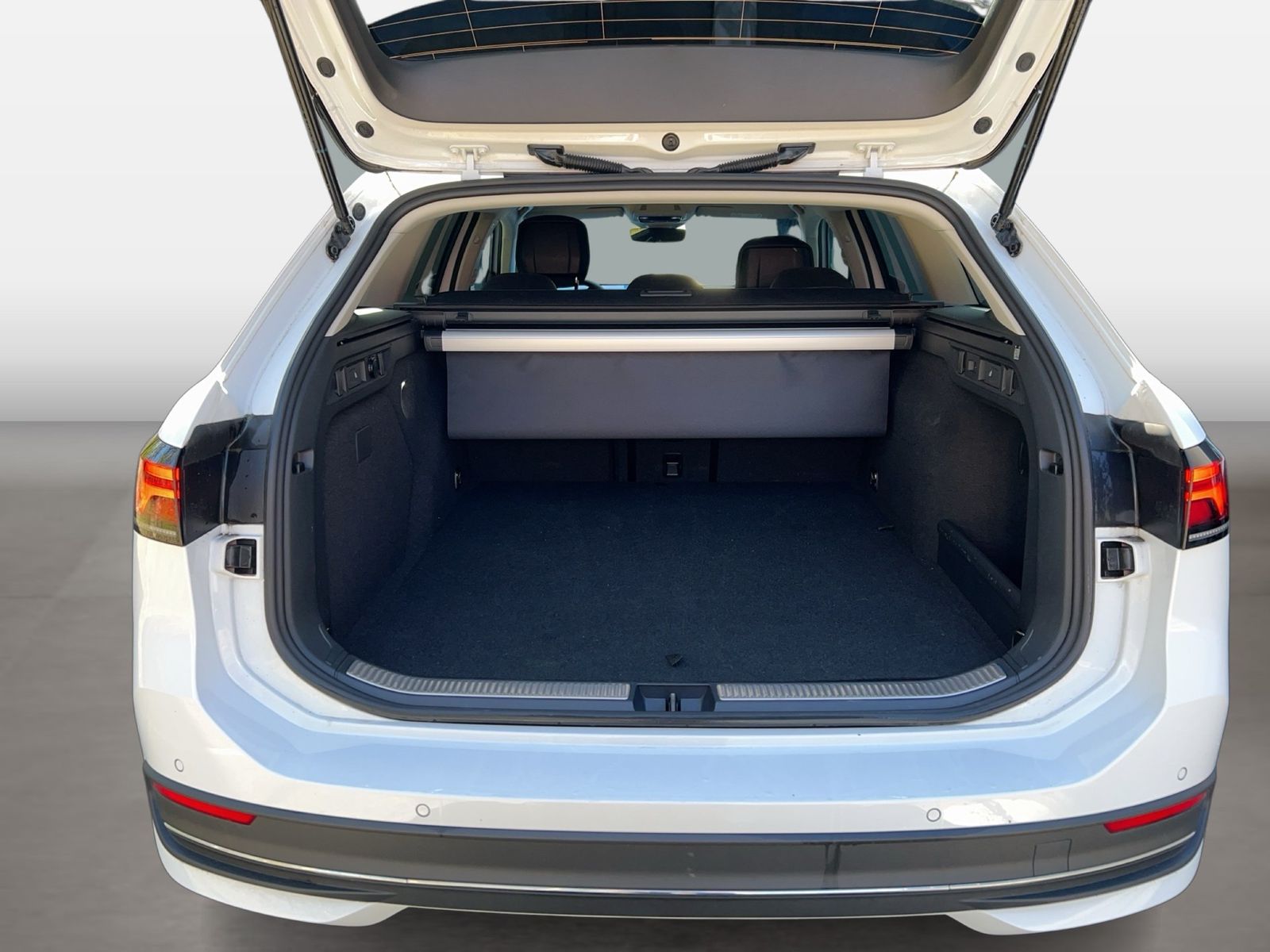 Fahrzeug autohaus mense Fahrzeugabbildung Volkswagen Passat Variant 1.5 TSI eHybrid Business DSG CarP