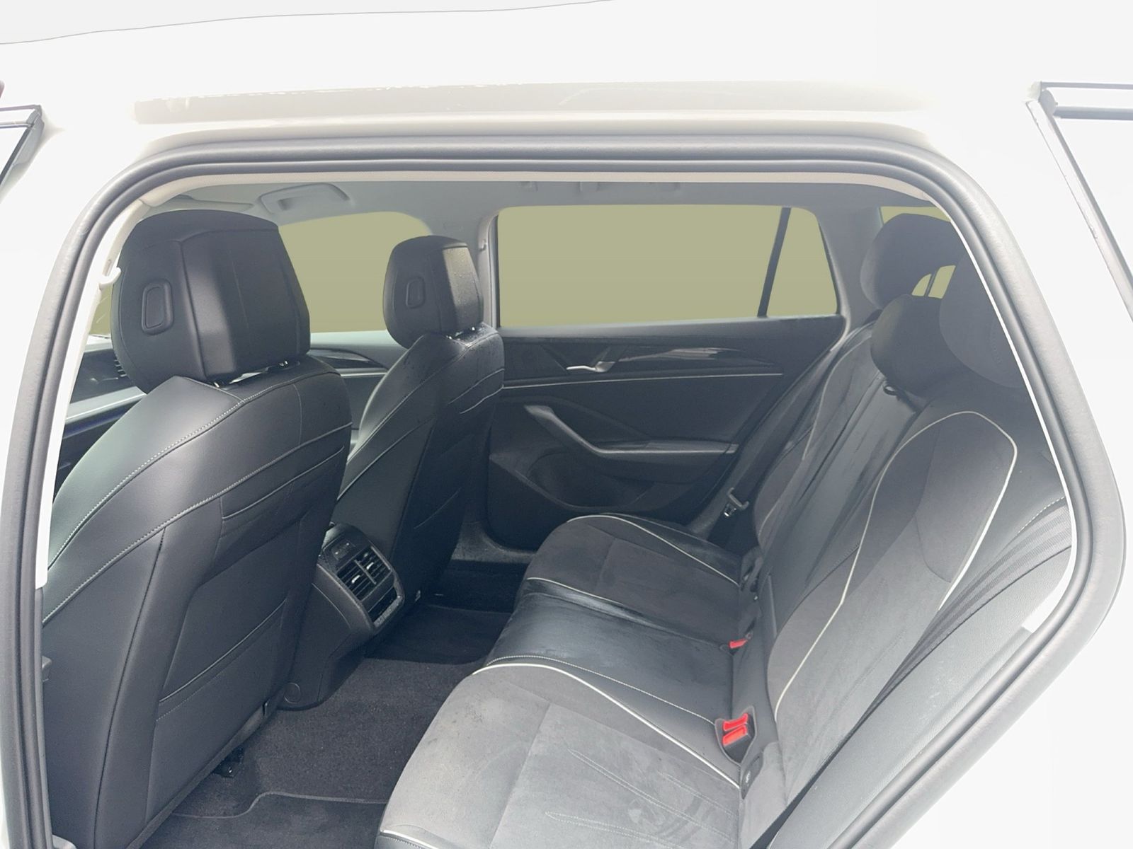 Fahrzeug autohaus mense Fahrzeugabbildung Volkswagen Passat Variant 1.5 TSI eHybrid DSG Business CarP