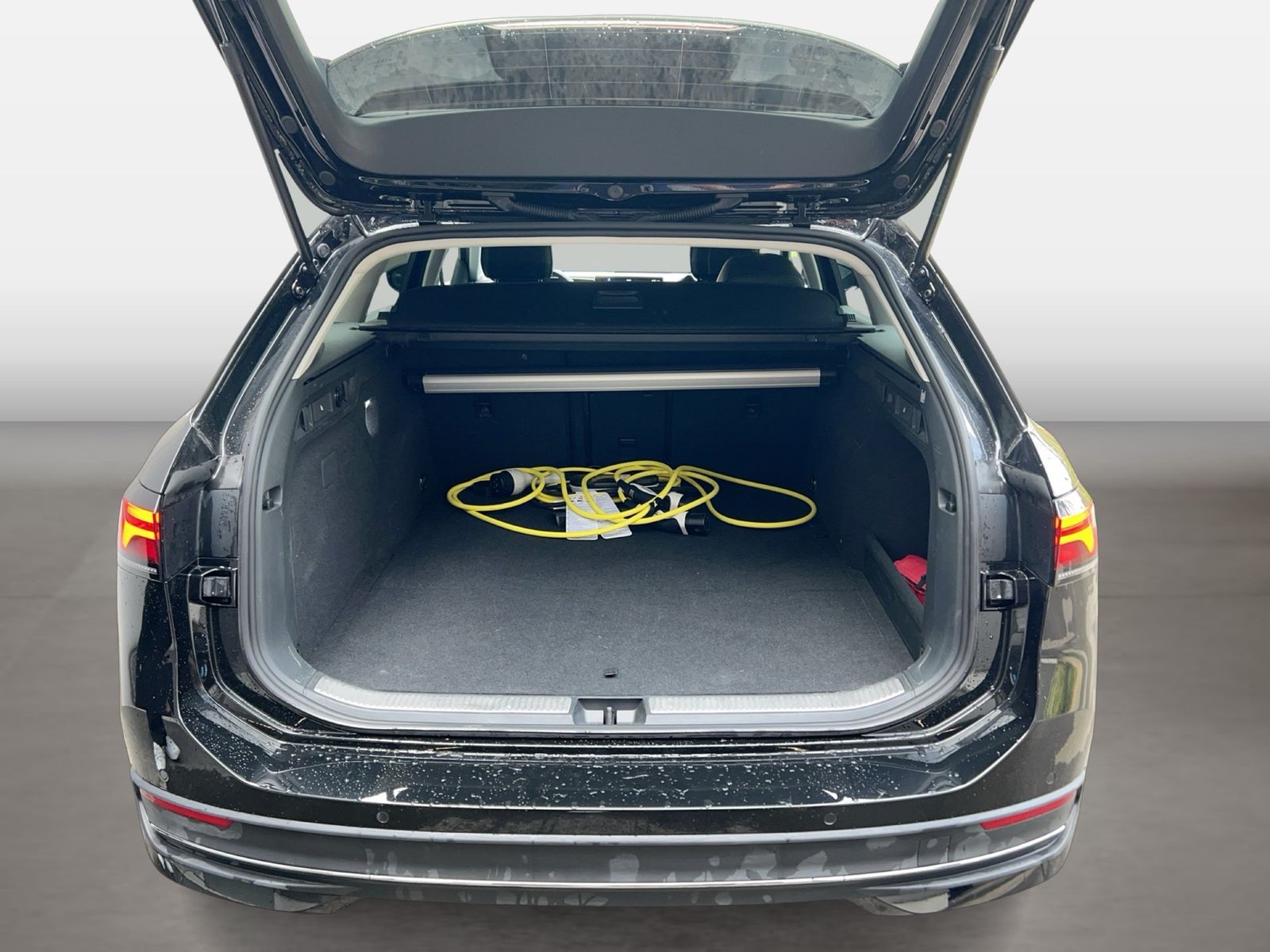 Fahrzeug autohaus mense Fahrzeugabbildung Volkswagen Passat Variant 1.5 TSI eHybrid Business DSG CarP