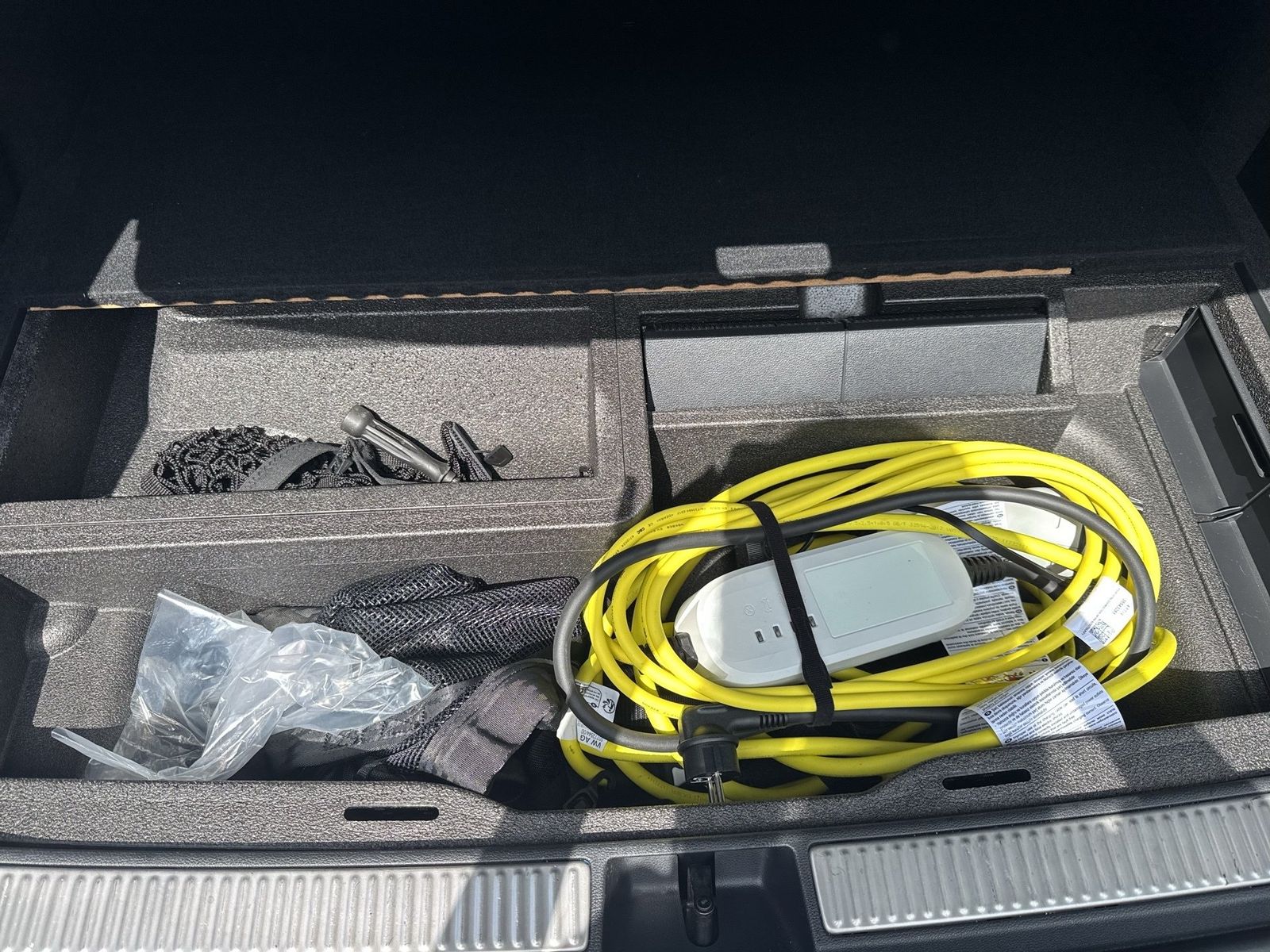 Fahrzeugabbildung Volkswagen Passat Variant 1.5 TSI eHybrid DSG Business CarP