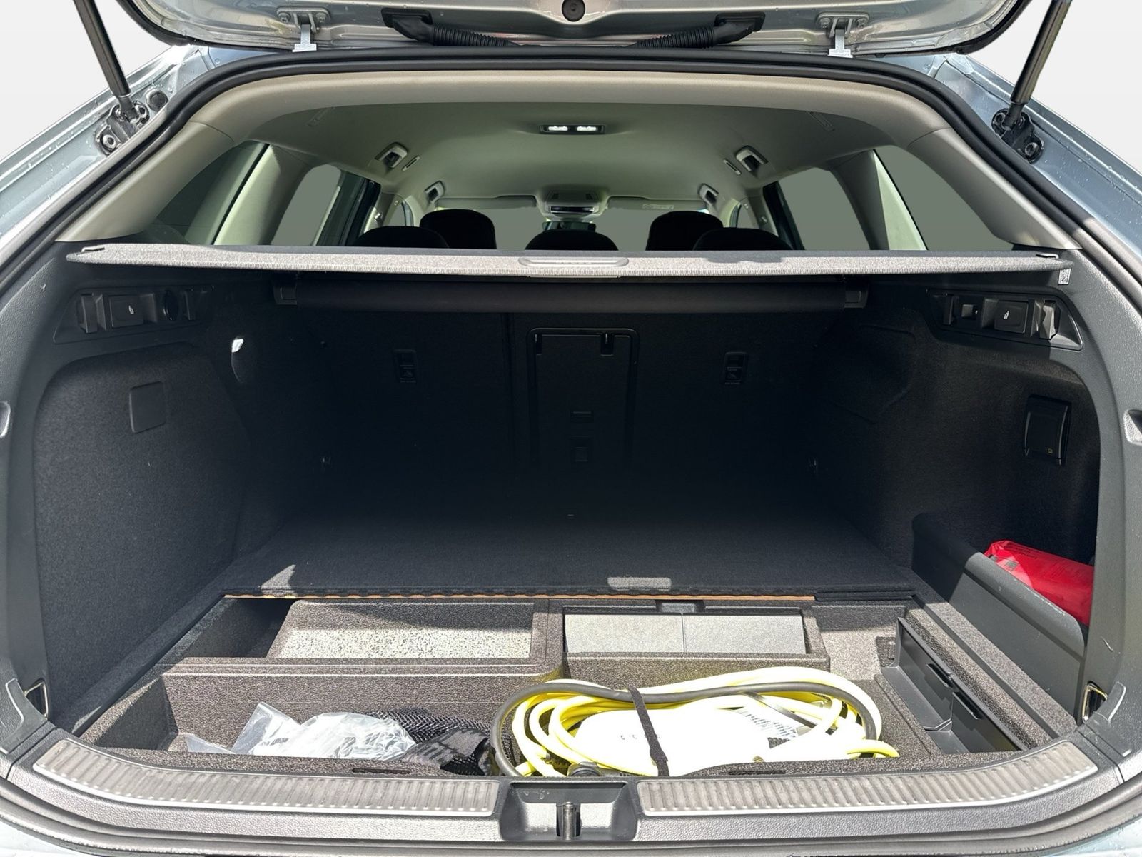 Fahrzeugabbildung Volkswagen Passat Variant 1.5 TSI eHybrid DSG Business CarP