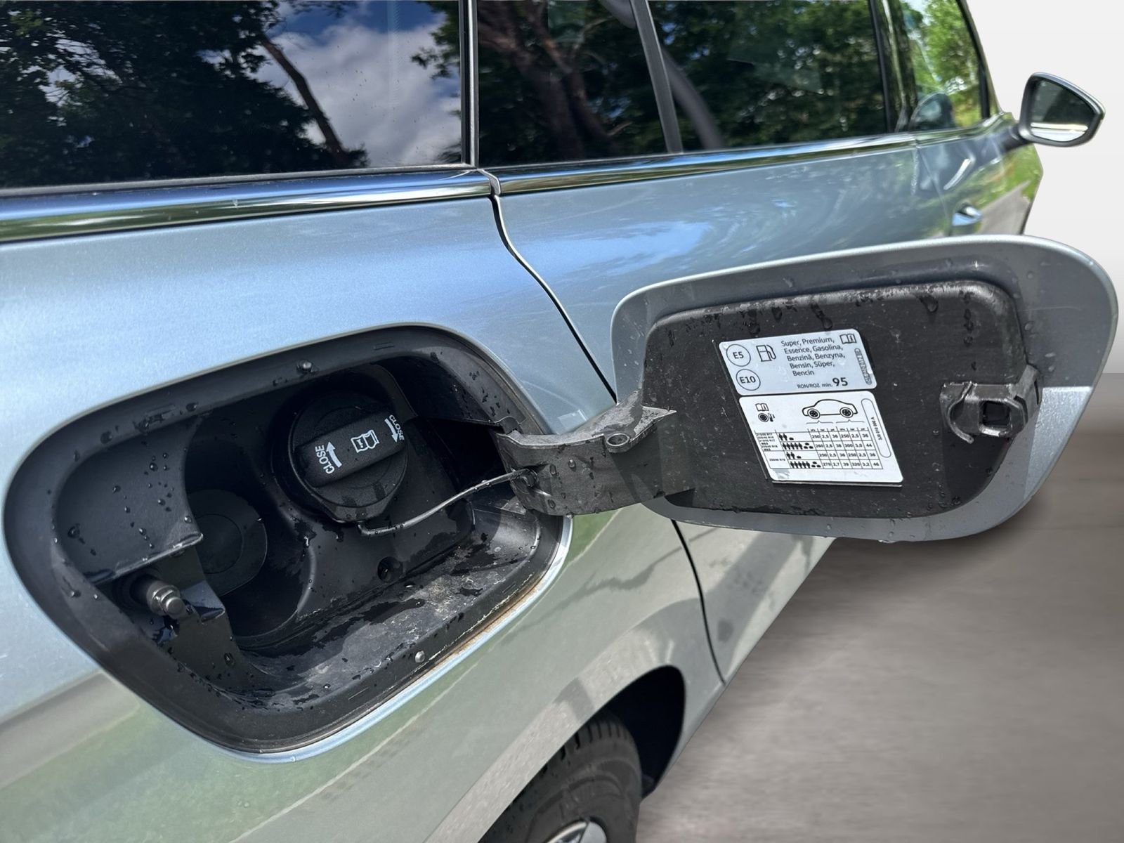 Fahrzeugabbildung Volkswagen Passat Variant 1.5 TSI eHybrid DSG Business CarP