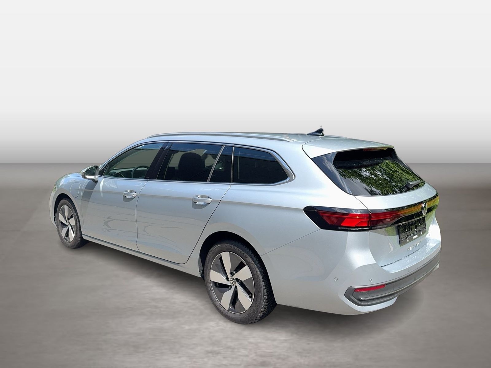 Fahrzeugabbildung Volkswagen Passat Variant 1.5 TSI eHybrid DSG Business CarP