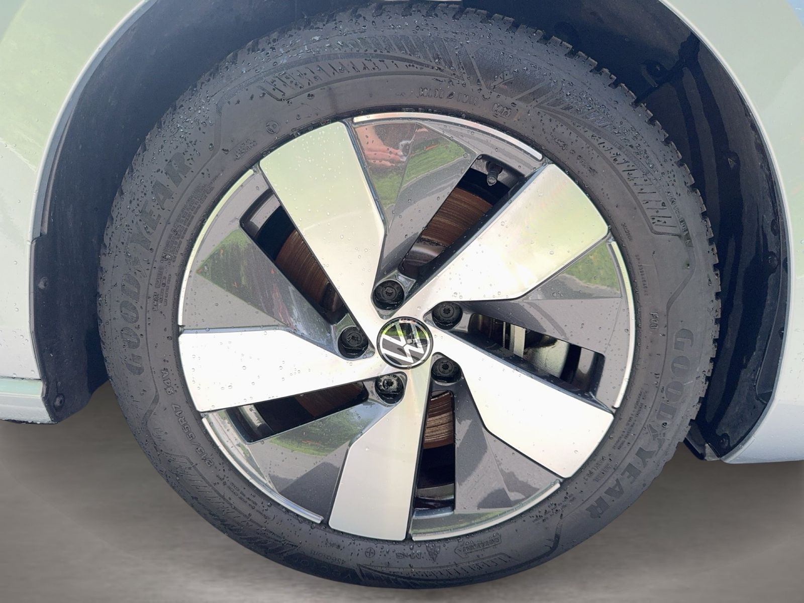 Fahrzeugabbildung Volkswagen Passat Variant 1.5 TSI eHybrid DSG Business CarP