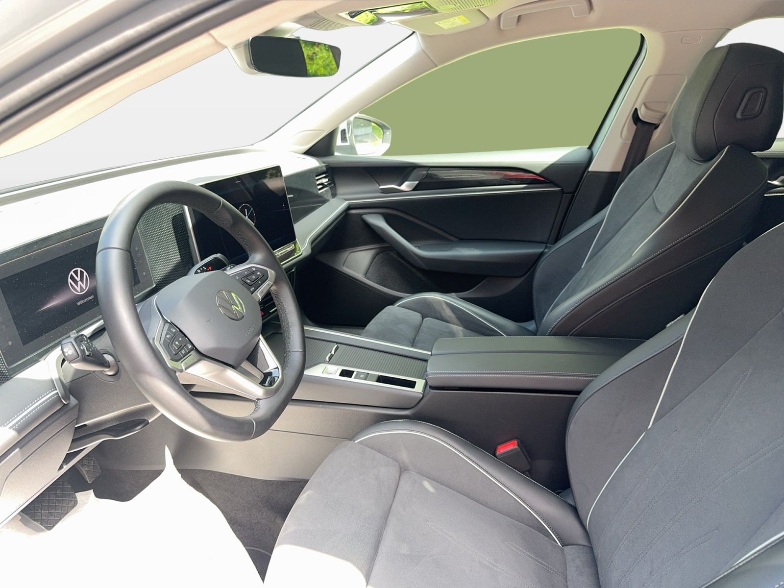 Fahrzeugabbildung Volkswagen Passat Variant 1.5 TSI eHybrid DSG Business CarP