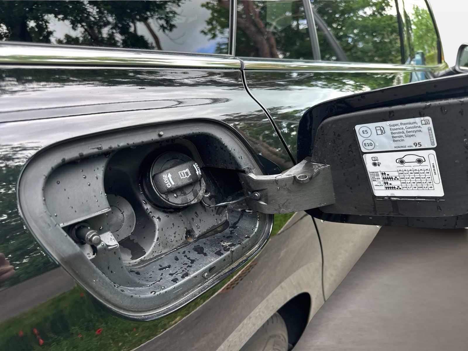 Fahrzeugabbildung Volkswagen Passat Variant 1.5 TSI eHybrid DSG Business CarP