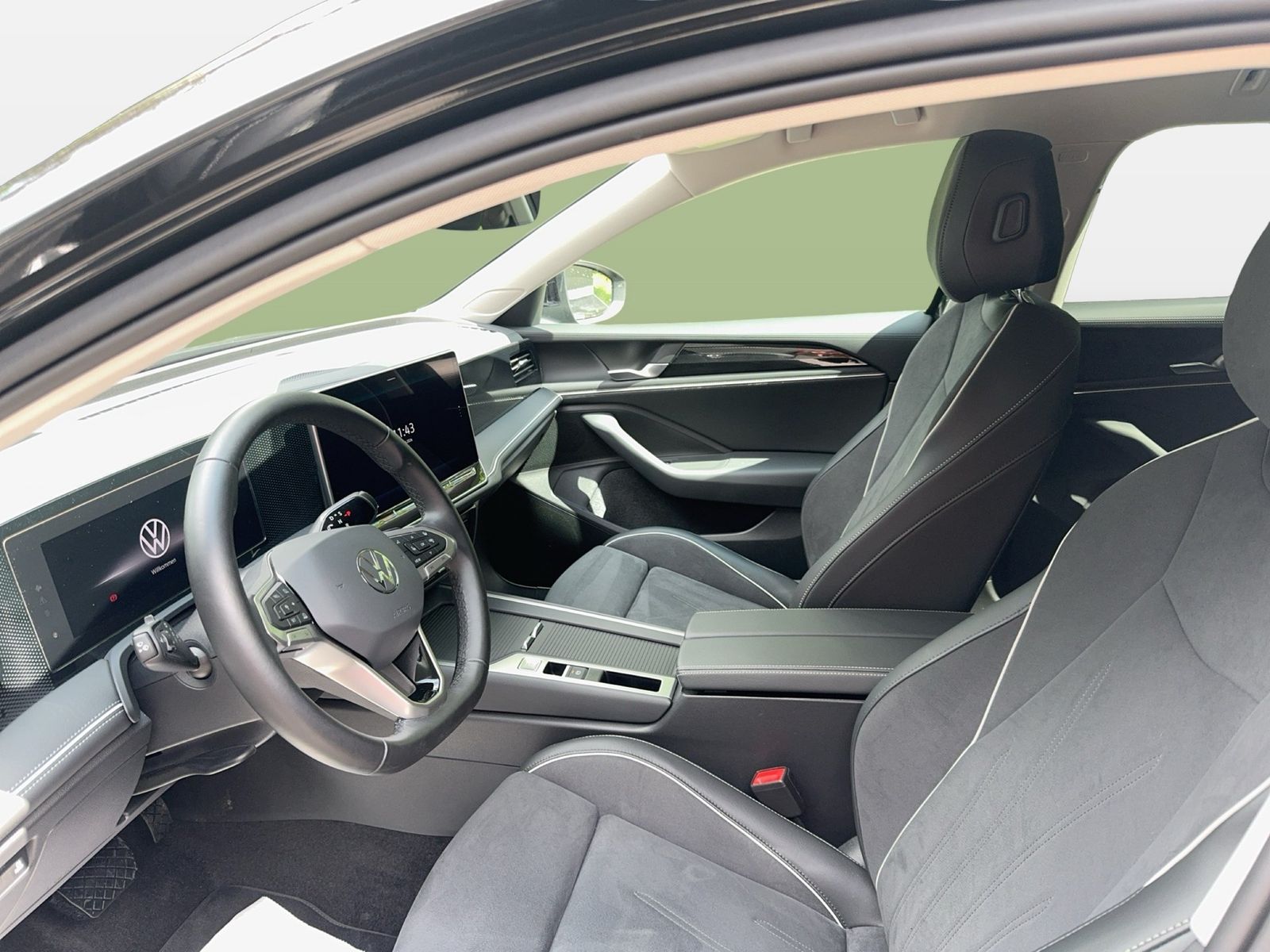 Fahrzeugabbildung Volkswagen Passat Variant 1.5 TSI eHybrid DSG Business CarP