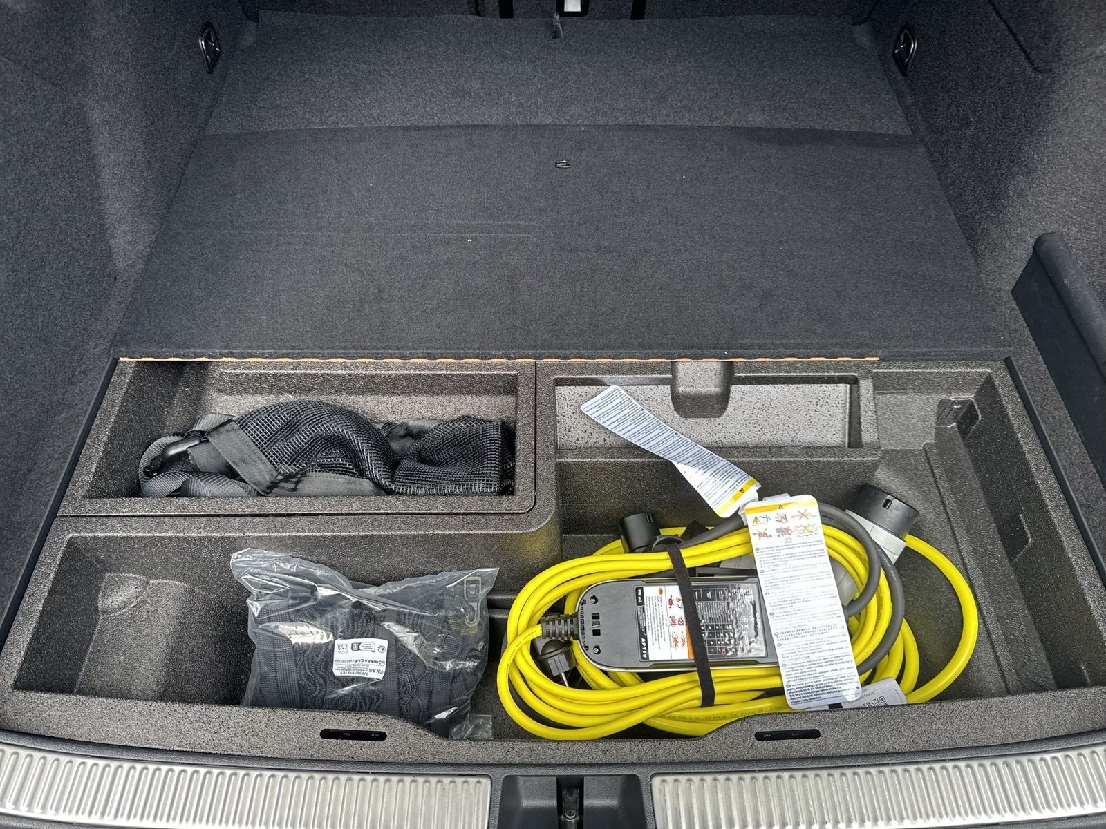 Fahrzeugabbildung Volkswagen Passat Variant 1.5 TSI eHybrid Business DSG CarP