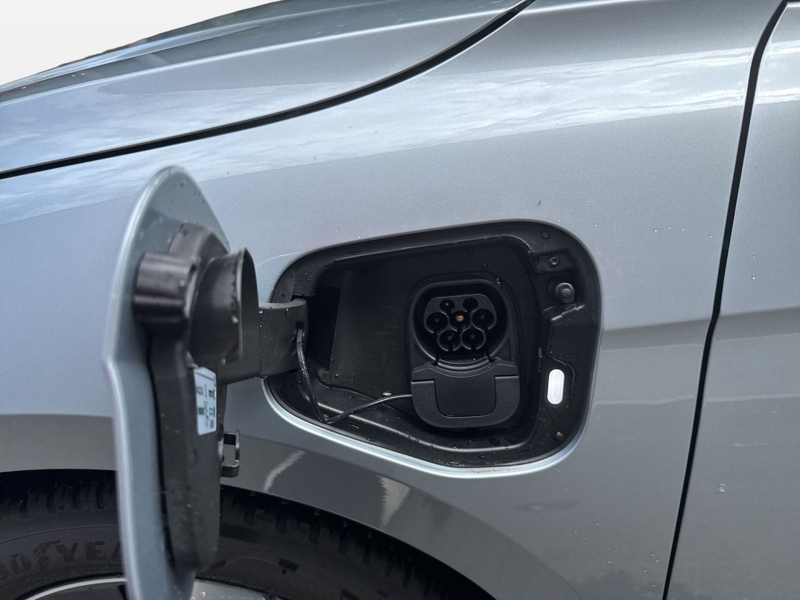 Fahrzeugabbildung Volkswagen Passat Variant 1.5 TSI eHybrid Business DSG CarP