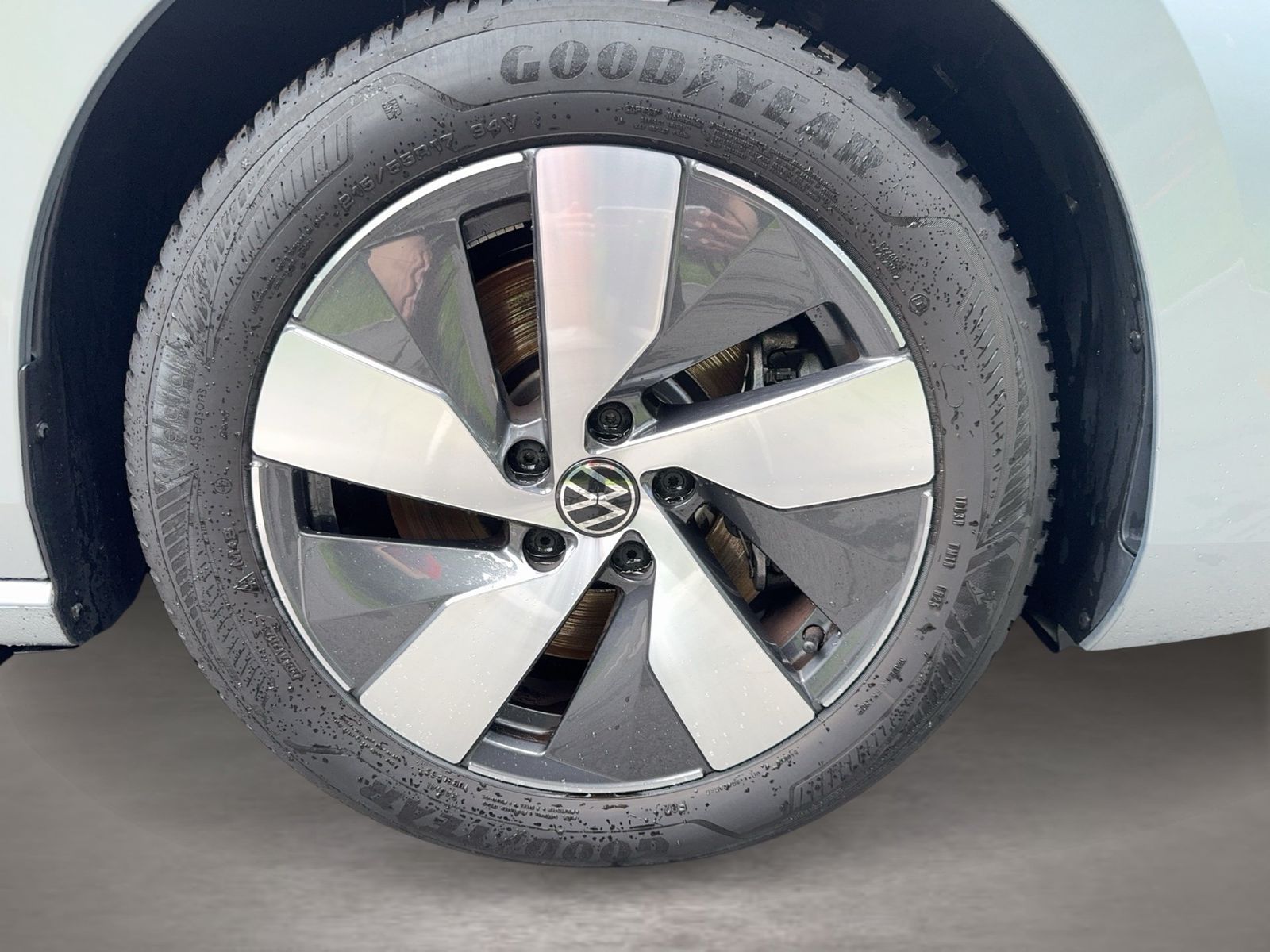 Fahrzeugabbildung Volkswagen Passat Variant 1.5 TSI eHybrid Business DSG CarP