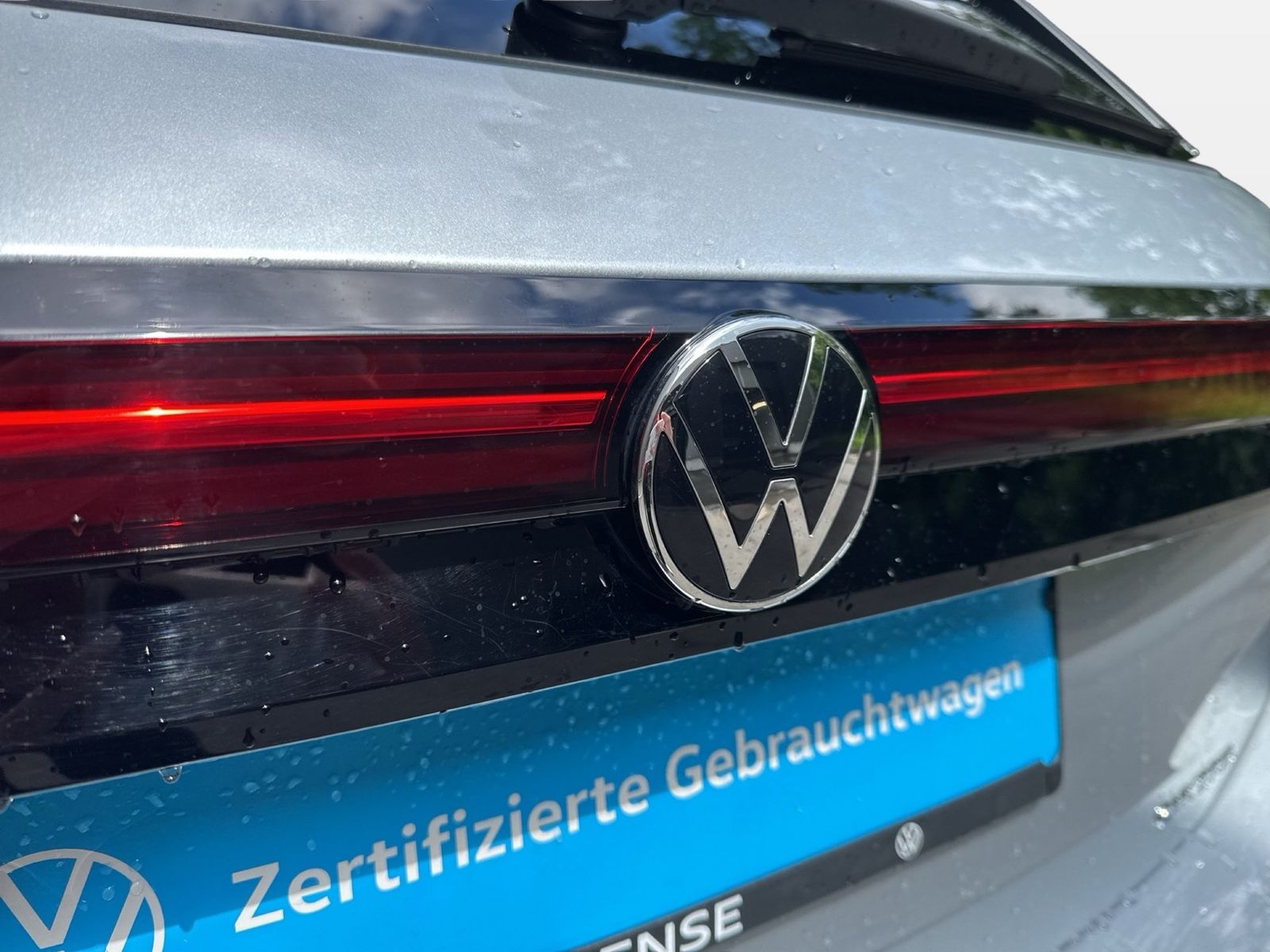 Fahrzeugabbildung Volkswagen Passat Variant 1.5 TSI eHybrid DSG Business AHK