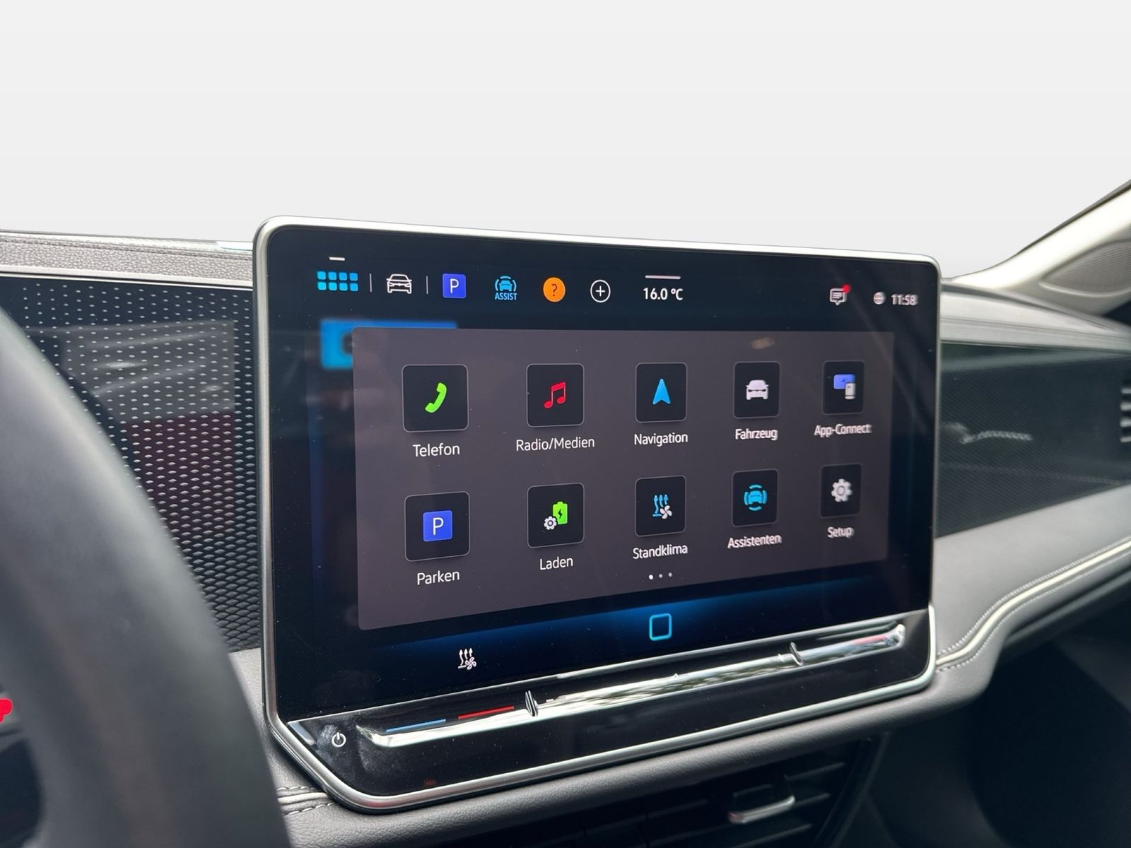 Fahrzeugabbildung Volkswagen Passat Variant 1.5 TSI eHybrid DSG Business AHK