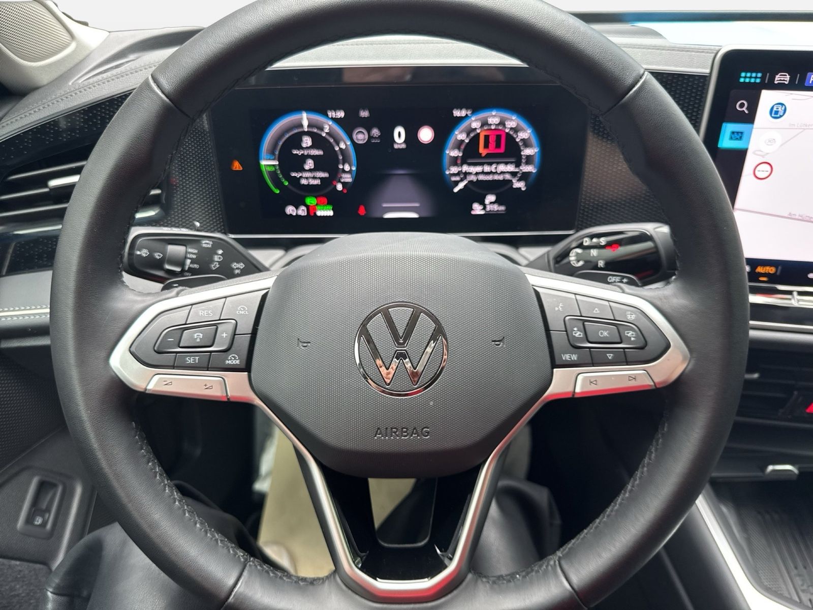 Fahrzeugabbildung Volkswagen Passat Variant 1.5 TSI eHybrid DSG Business AHK
