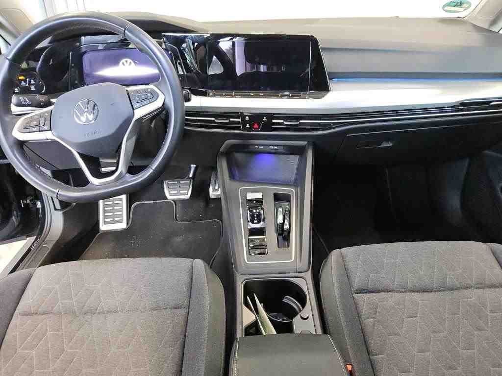 Fahrzeugabbildung Volkswagen Golf VIII 1.0 eTSI DSG MOVE CarPlay|LED|DynLicht