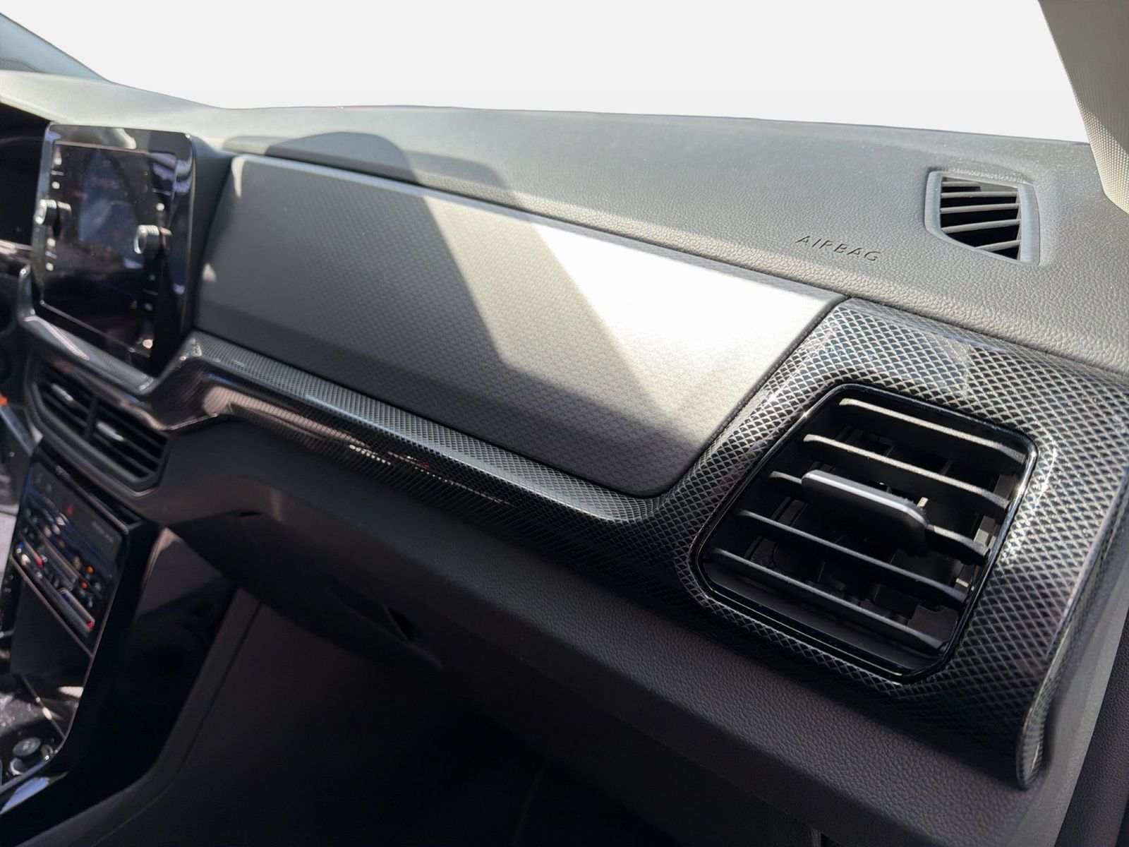 Fahrzeug autohaus mense Fahrzeugabbildung Volkswagen T-Cross 1.0 TSi Life CarPlay|ACC|LED|VirtualCP - mit KI generiert/bearbeitet