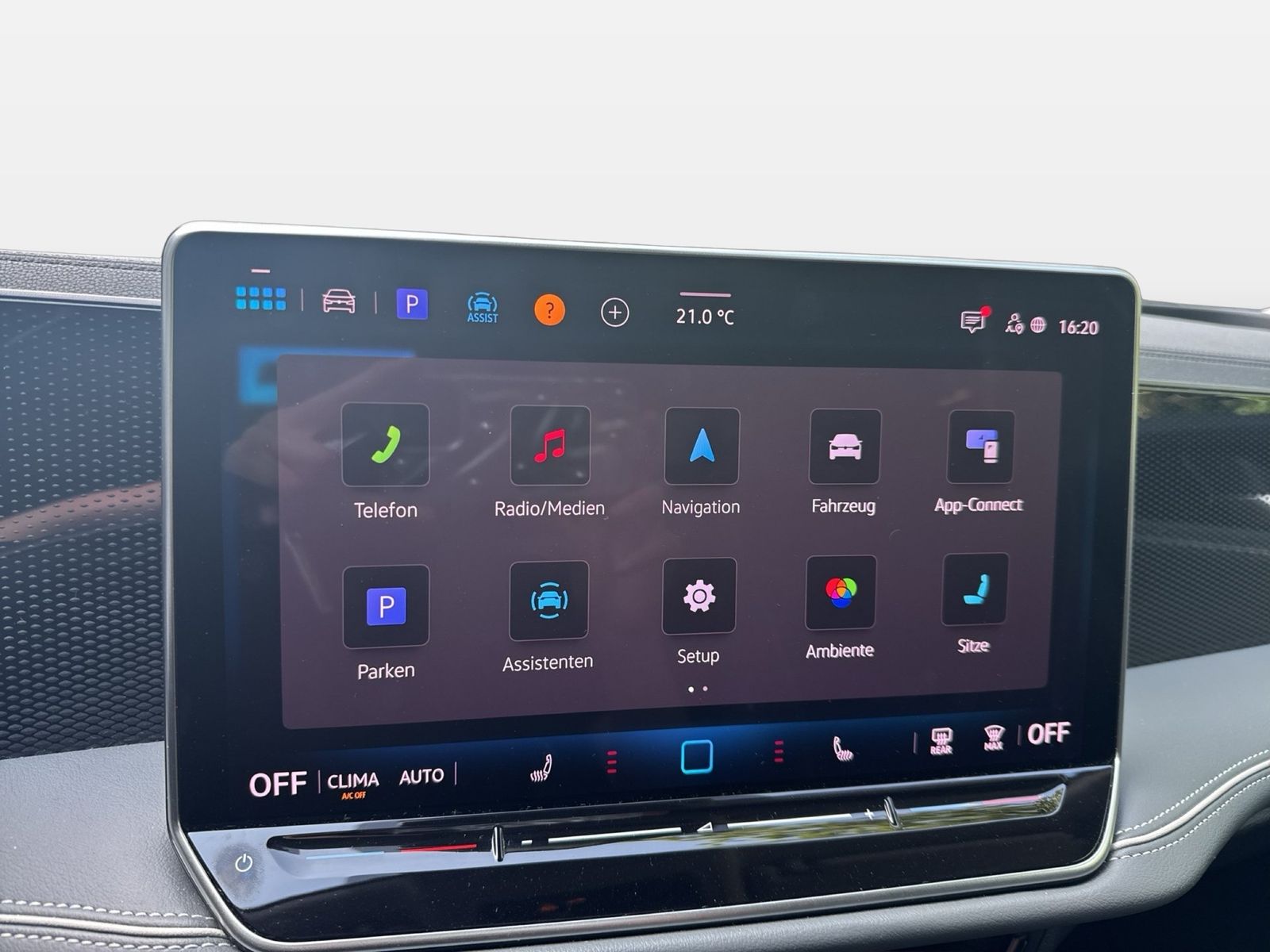 Fahrzeugabbildung Volkswagen Passat Variant 1.5 eTSI DSG Business CarPlay|AHK