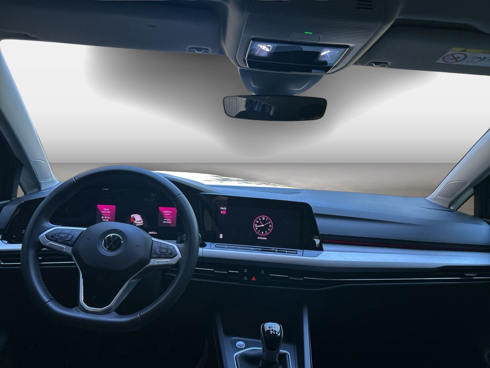 Fahrzeugabbildung Volkswagen Golf VIII Variant 1.5 TSI Life Navi Standhzg Tra