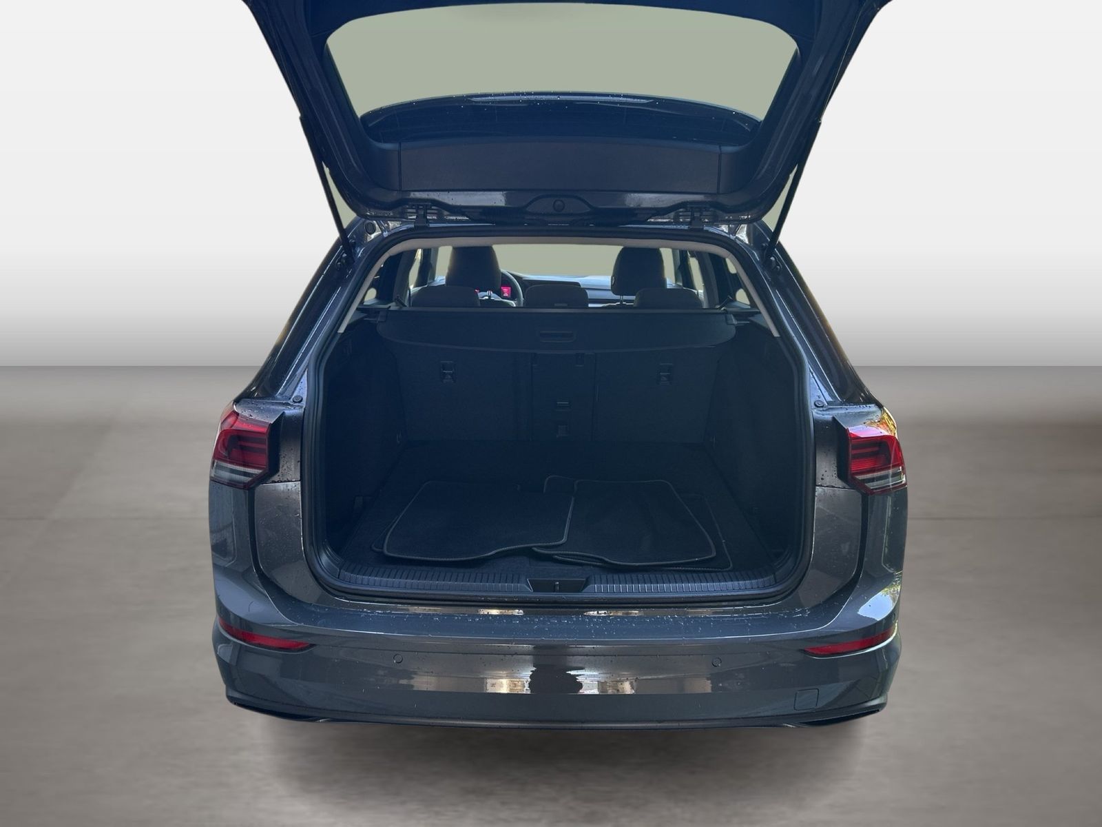 Fahrzeugabbildung Volkswagen Golf VIII Variant 1.5 TSI Life Navi Standhzg Tra