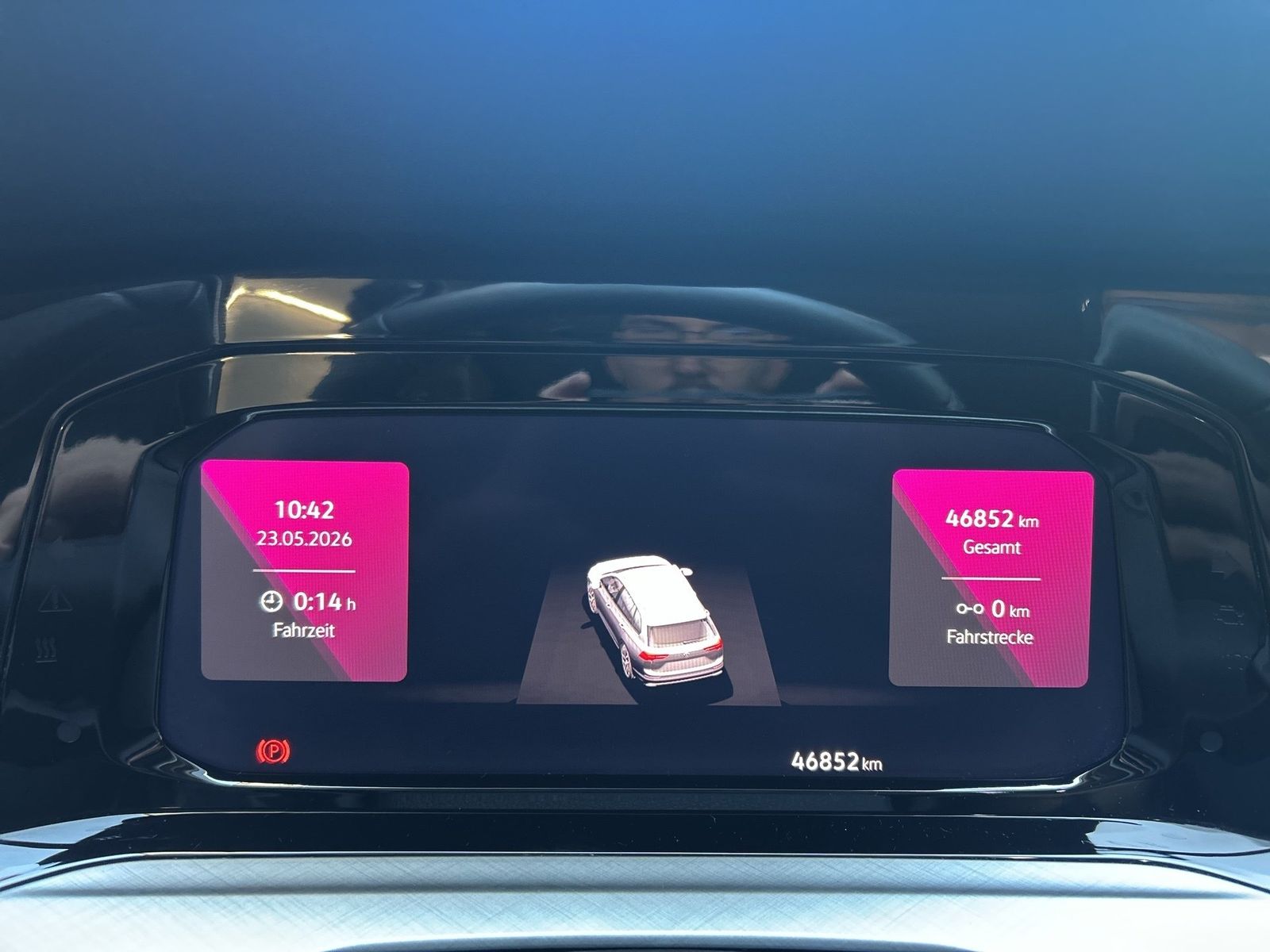 Fahrzeugabbildung Volkswagen Golf VIII Variant 1.5 TSI Life Navi Standhzg Tra