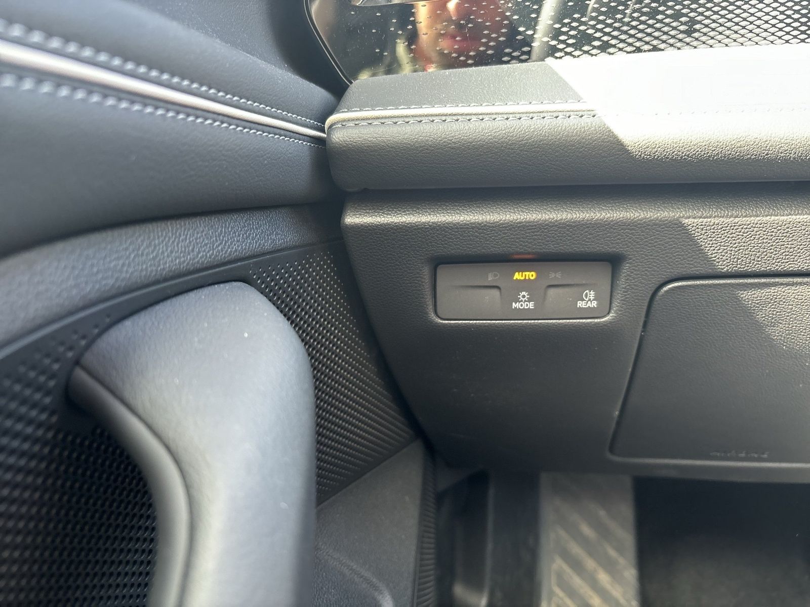 Fahrzeugabbildung Volkswagen Passat Variant 1.5 eTSI DSG Business CarPlay|AHK