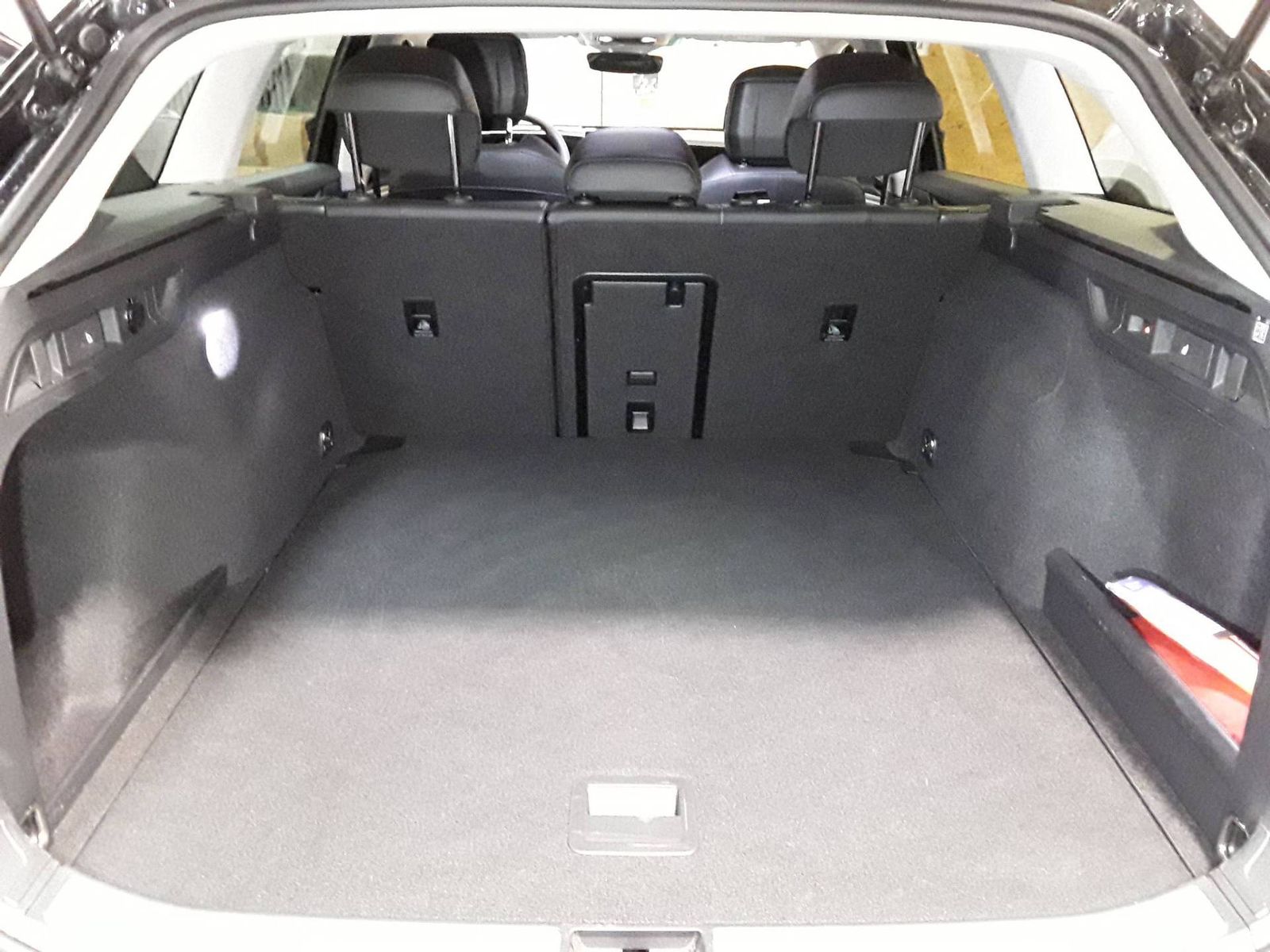 Fahrzeug autohaus mense Fahrzeugabbildung Volkswagen Passat Variant 1.5 eTSI DSG Business AHK