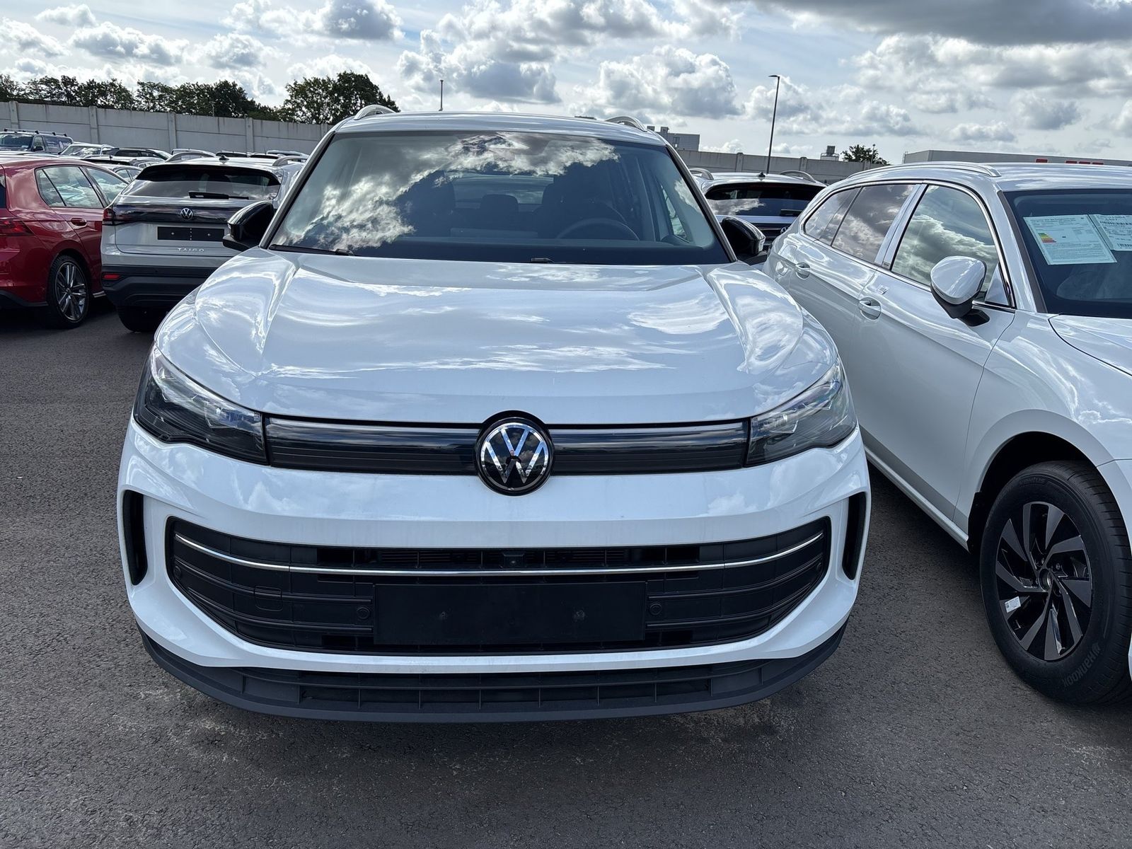 Fahrzeugabbildung Volkswagen Tiguan 1.5 eTSI DSG Goal Life CarPlay|AHK|ACC|LM