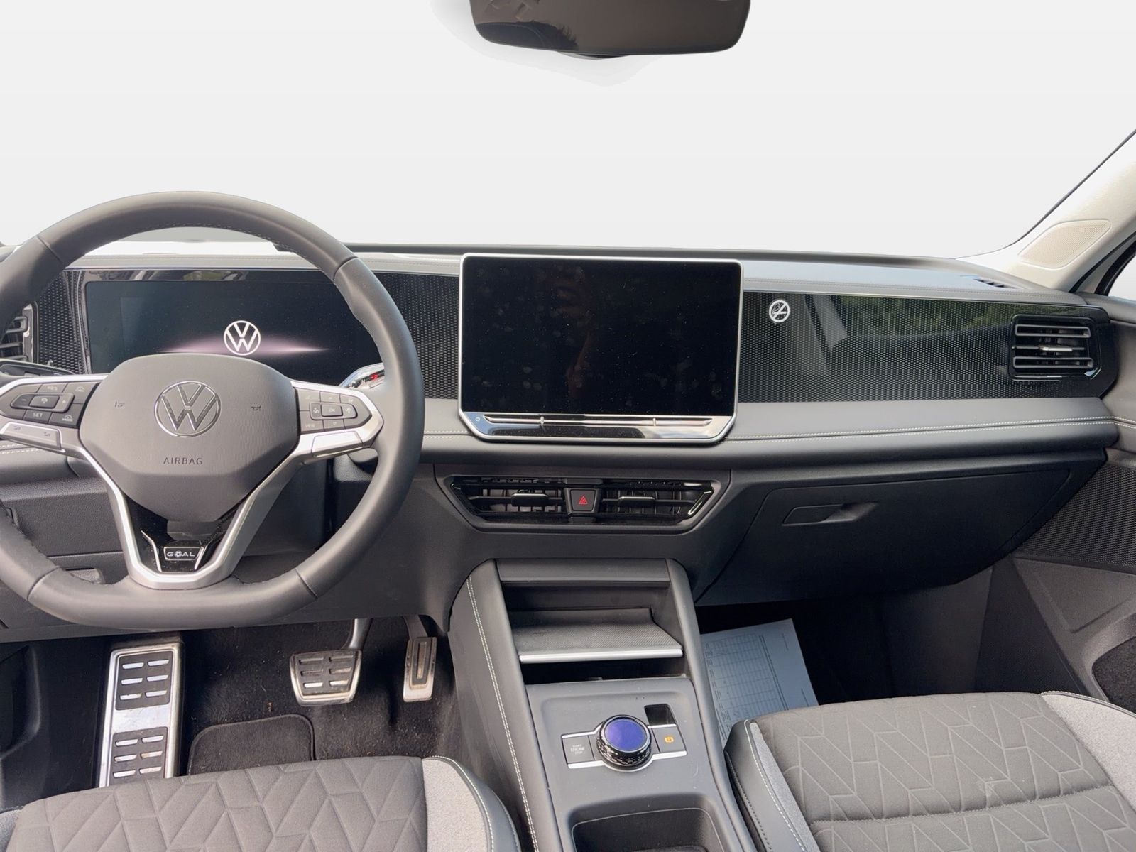 Fahrzeugabbildung Volkswagen Tiguan 1.5 eTSI DSG Goal Life CarPlay|AHK|ACC|LM