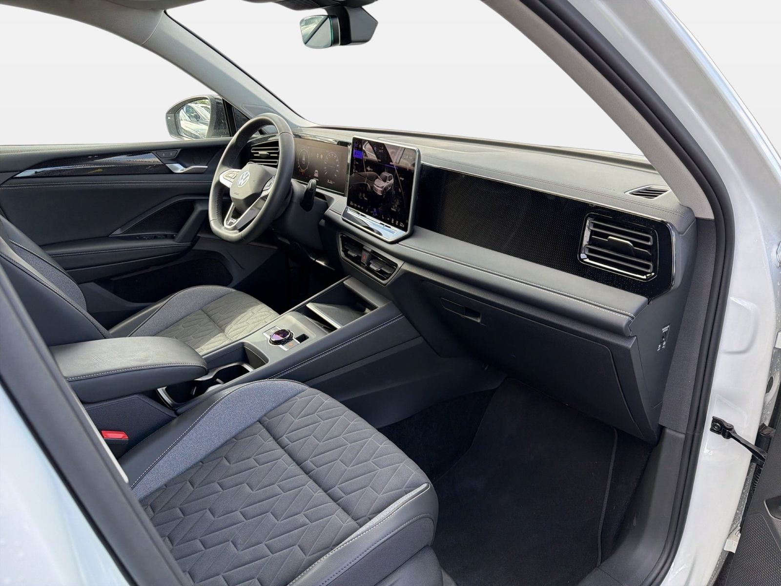 Fahrzeugabbildung Volkswagen Tiguan 1.5 eTSI DSG Goal Life CarPlay|AHK|ACC|LM