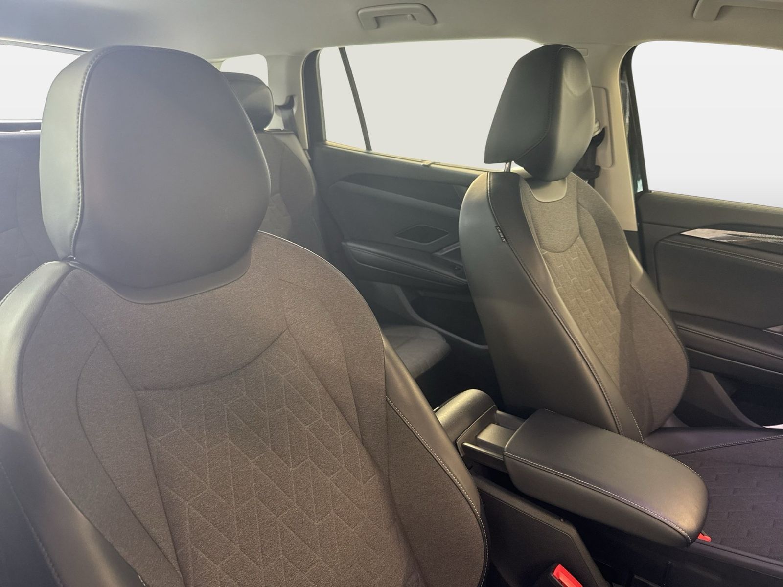 Fahrzeugabbildung Volkswagen Tayron 1.5 eTSI DSG Life IQ.Light|Matrix