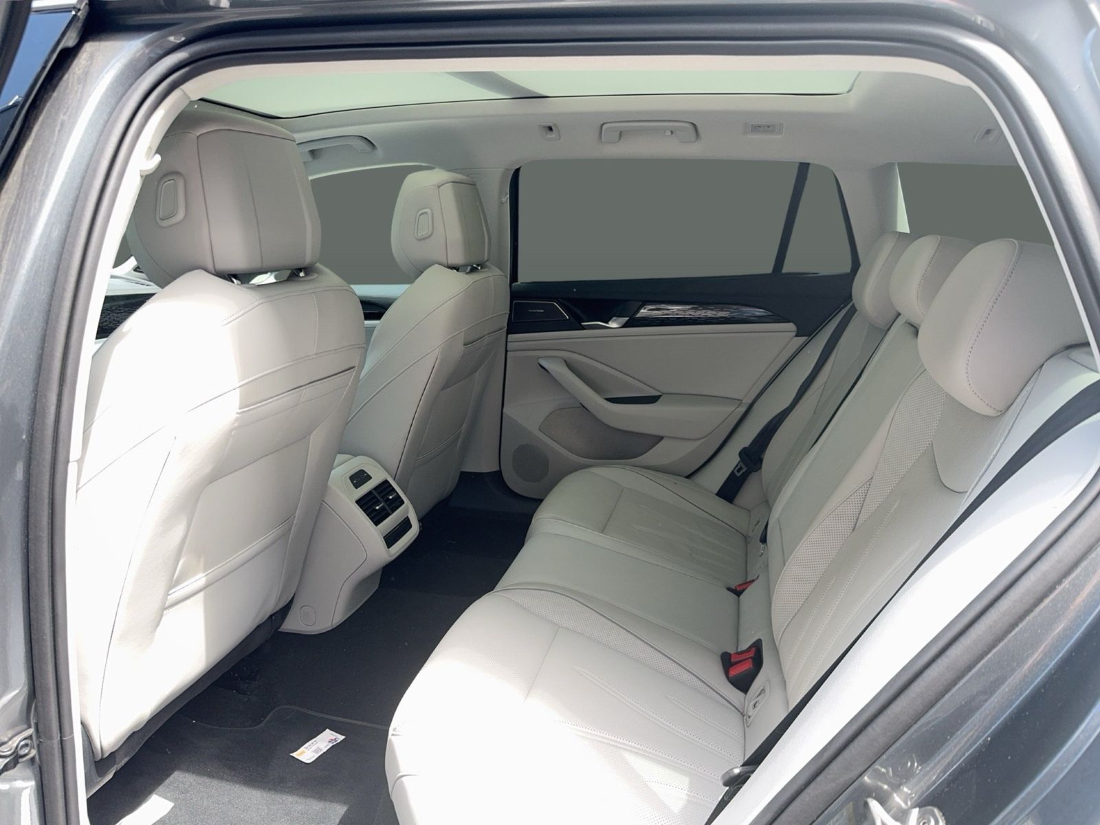 Fahrzeug autohaus mense Fahrzeugabbildung Volkswagen Passat Variant 2.0 TDI DSG Elegance IQ.Light|h/k