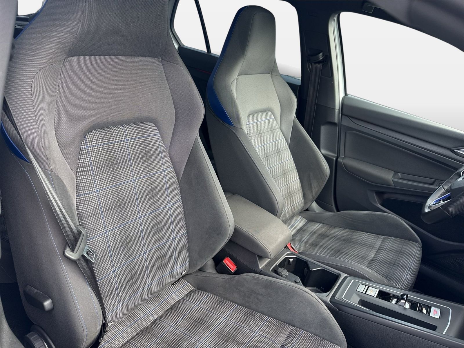 Fahrzeugabbildung Volkswagen Golf VIII 1.4 TSI eHybrid DSG CarPlay|AHK|Pano