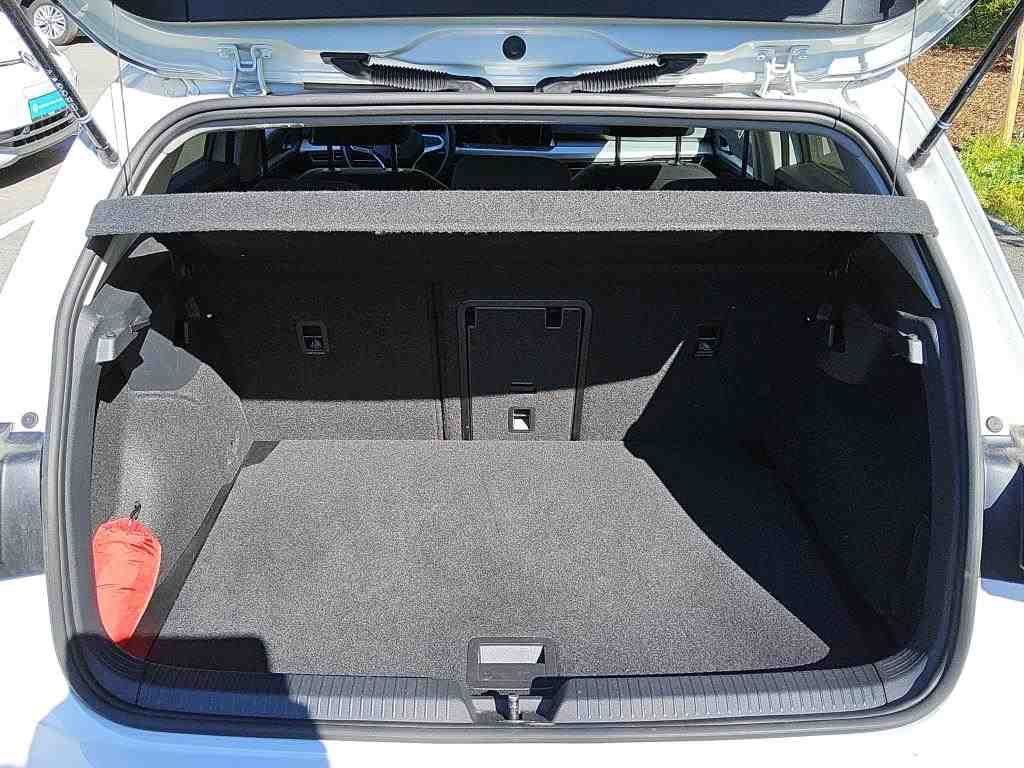 Fahrzeugabbildung Volkswagen Golf VIII 1.0 eTSI DSG MOVE CarPlay|ACC|LED|PDC