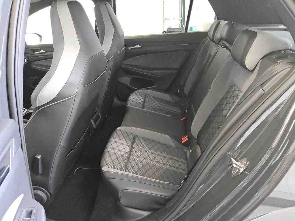 Fahrzeugabbildung Volkswagen Golf VIII 1.5 eTSI DSG R-line IQ.Light|Matrix|LM