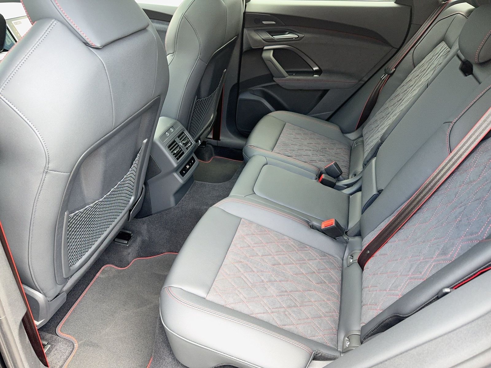 Fahrzeugabbildung Audi Q5 SUV e-hybrid 270kW Matrix|CarPlay|TechPro|AHK