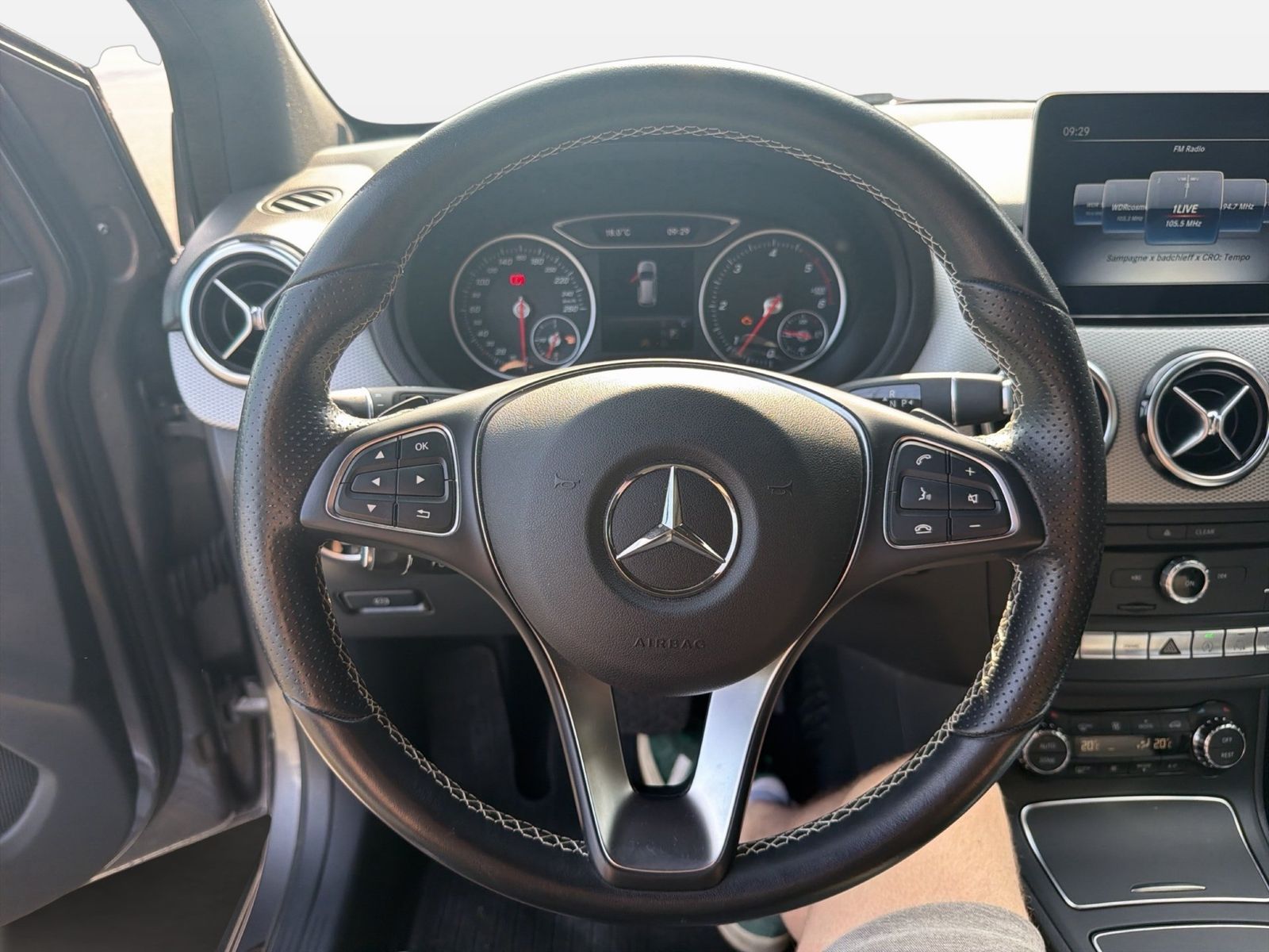 Fahrzeug autohaus mense Fahrzeugabbildung Mercedes-Benz B 220 D Facelift - mit KI generiert/bearbeitet