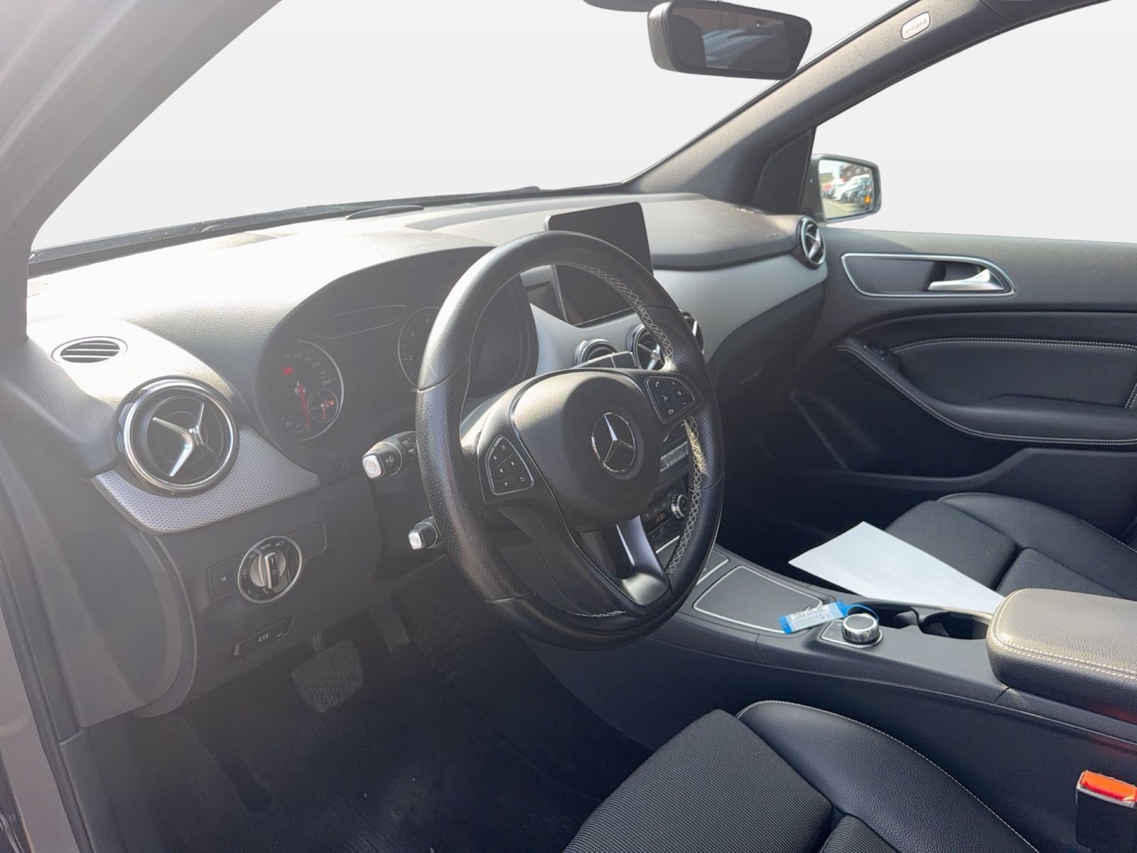 Fahrzeug autohaus mense Fahrzeugabbildung Mercedes-Benz B 220 D Facelift - mit KI generiert/bearbeitet