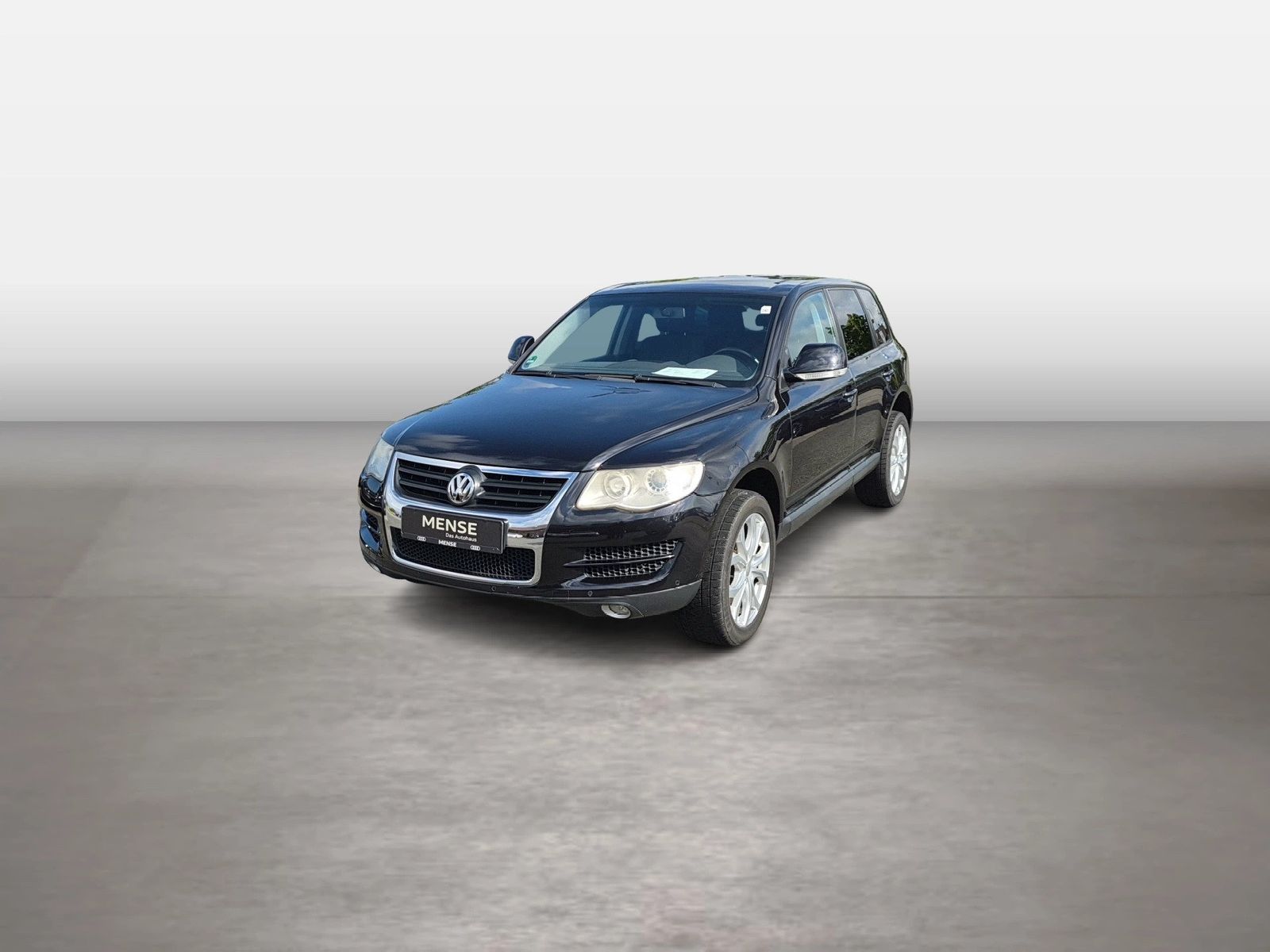 Fahrzeug autohaus mense Fahrzeugabbildung Volkswagen Touareg 2.5l TDI 128kW 6-Gang-Automatik AHK|Face - mit KI generiert/bearbeitet