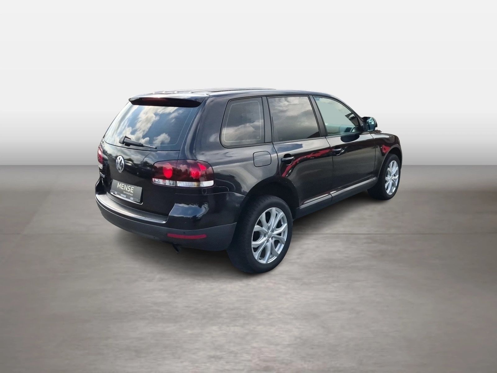 Fahrzeug autohaus mense Fahrzeugabbildung Volkswagen Touareg 2.5l TDI 128kW 6-Gang-Automatik AHK|Face - mit KI generiert/bearbeitet