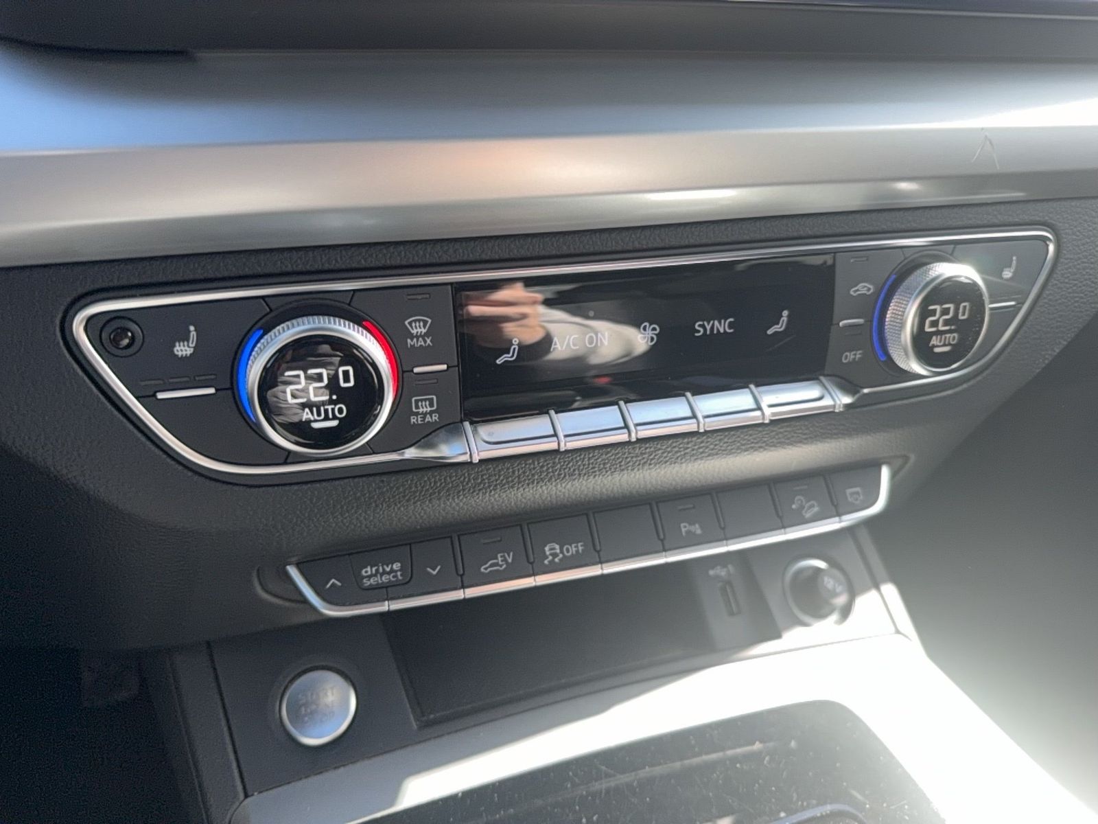 Fahrzeug autohaus mense Fahrzeugabbildung Audi Q5 TFSI 50 TFSI e quattro S tronic advanced LM - mit KI generiert/bearbeitet