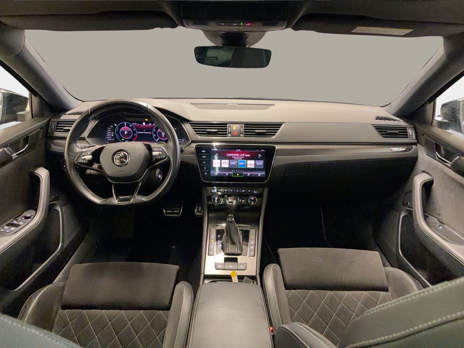 Fahrzeugabbildung SKODA Superb Combi 1.4 TSI Sportline iV AHK|Pano|SD|LM
